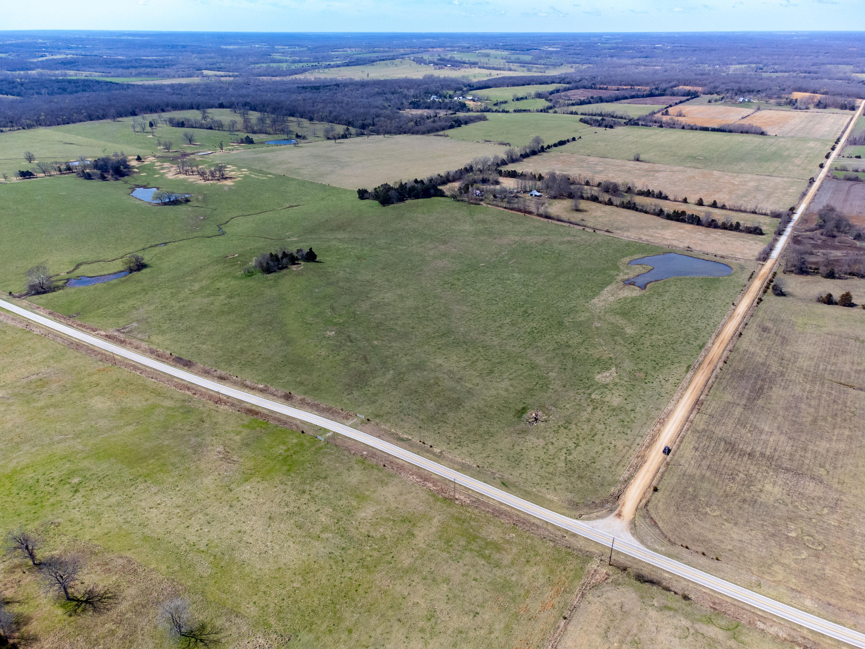001 East 570th Road Property Photo 4