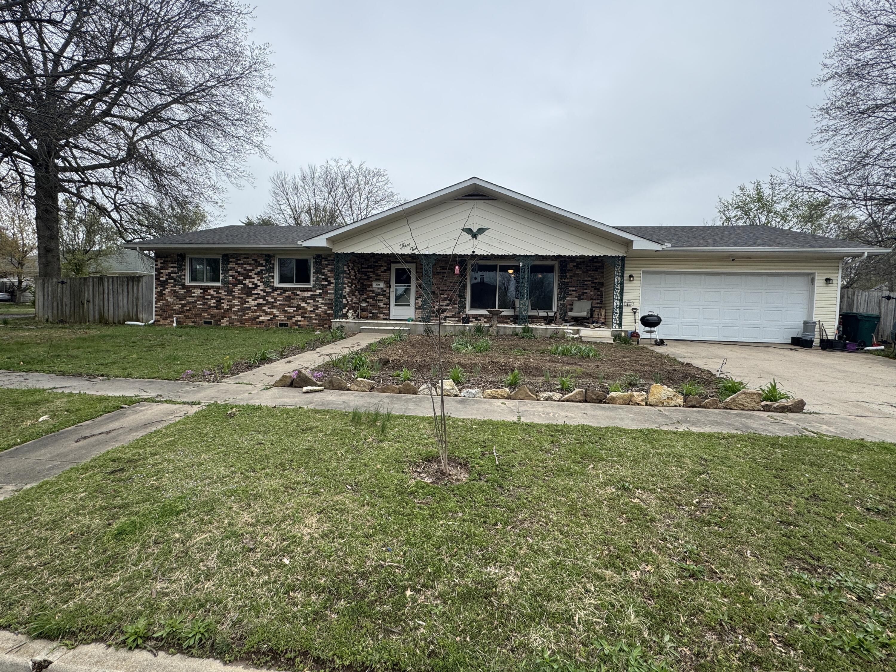 310 West Wishart Drive Property Photo
