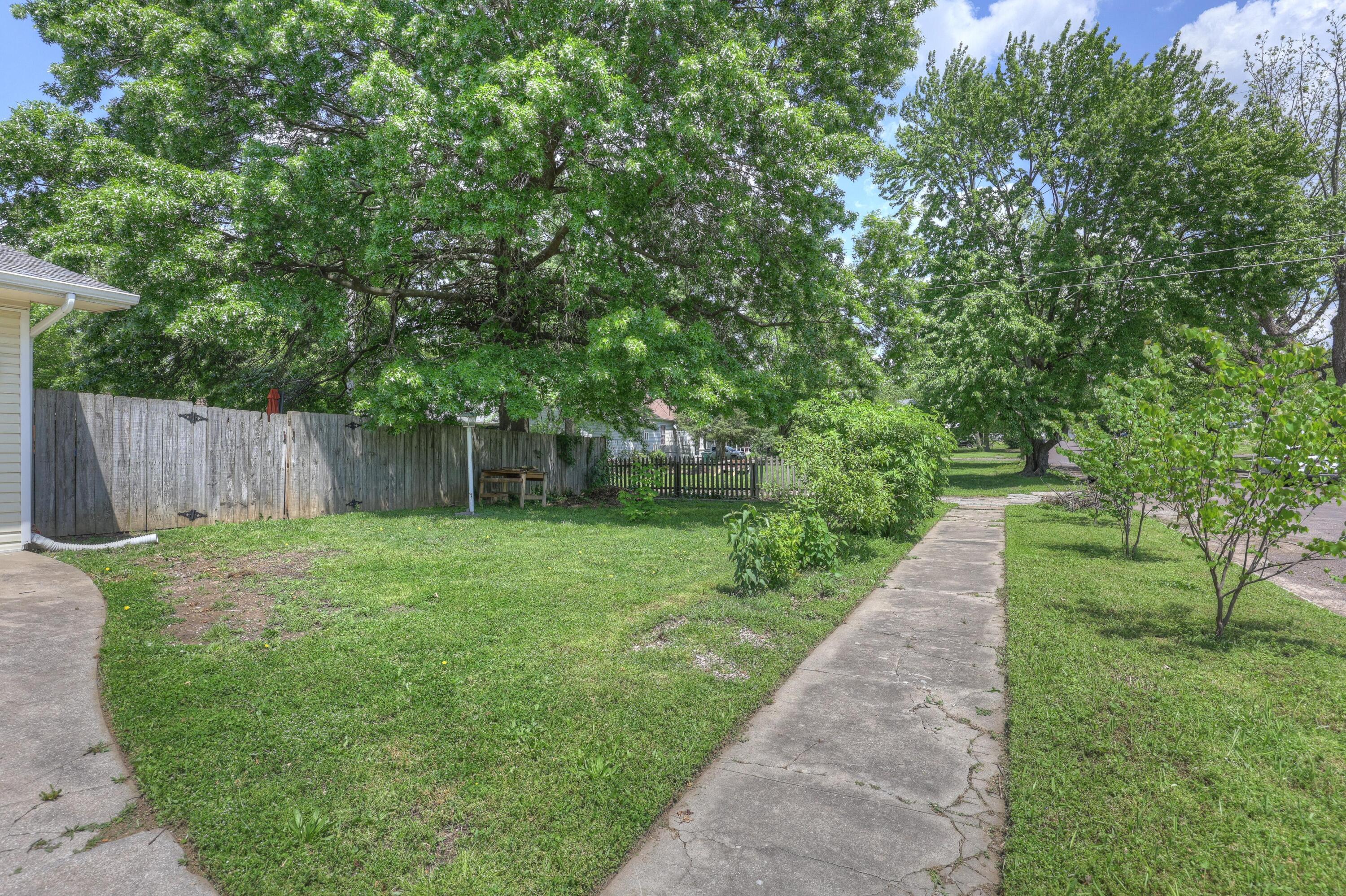 310 West Wishart Drive Property Photo 4