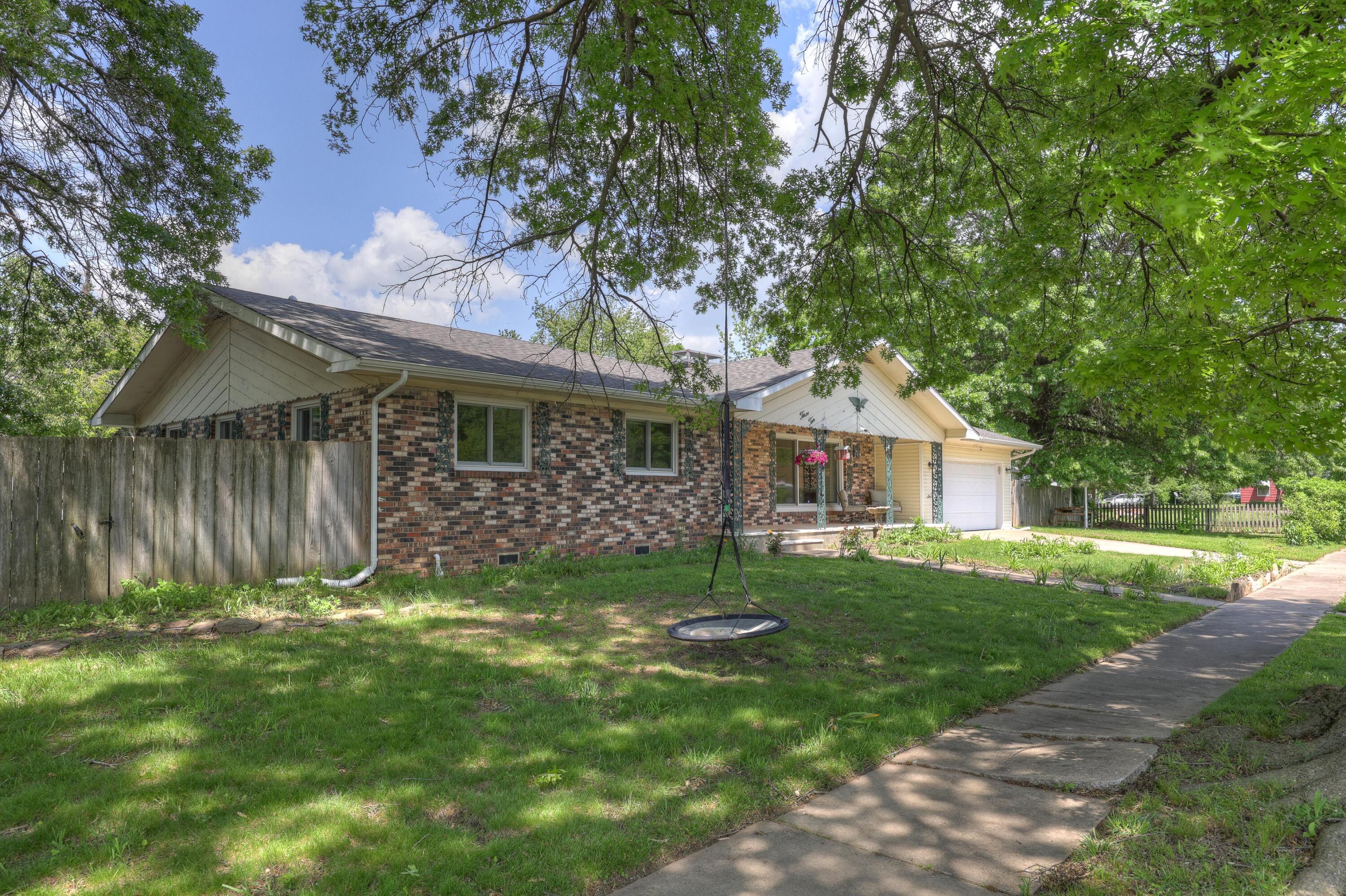 310 West Wishart Drive Property Photo 6