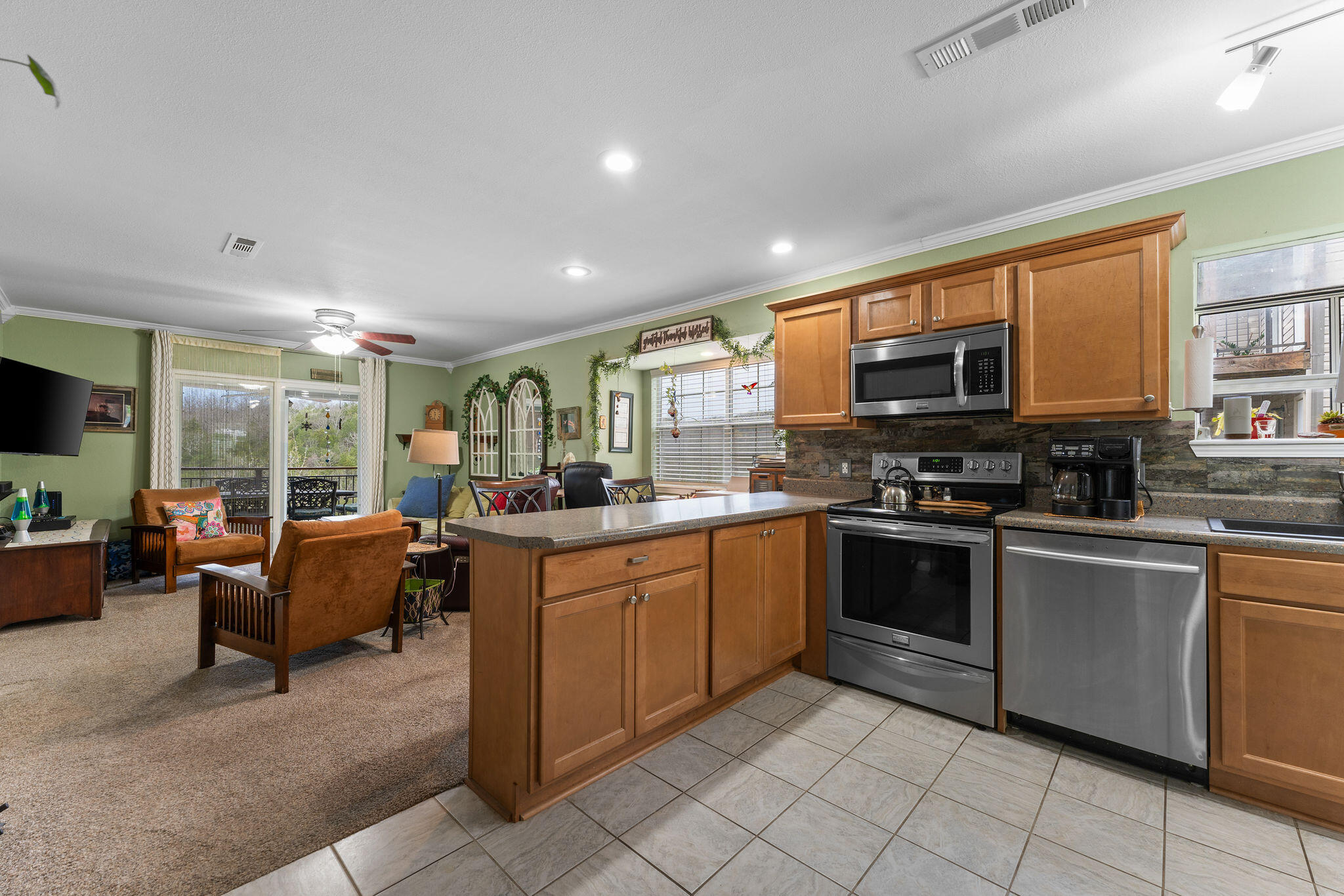 10 Woodpecker Lane Property Photo 3