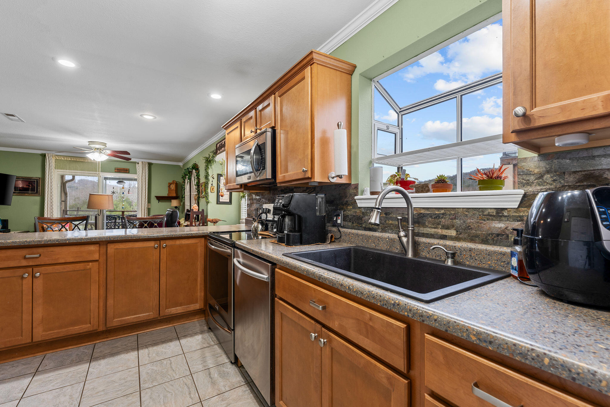 10 Woodpecker Lane Property Photo 4