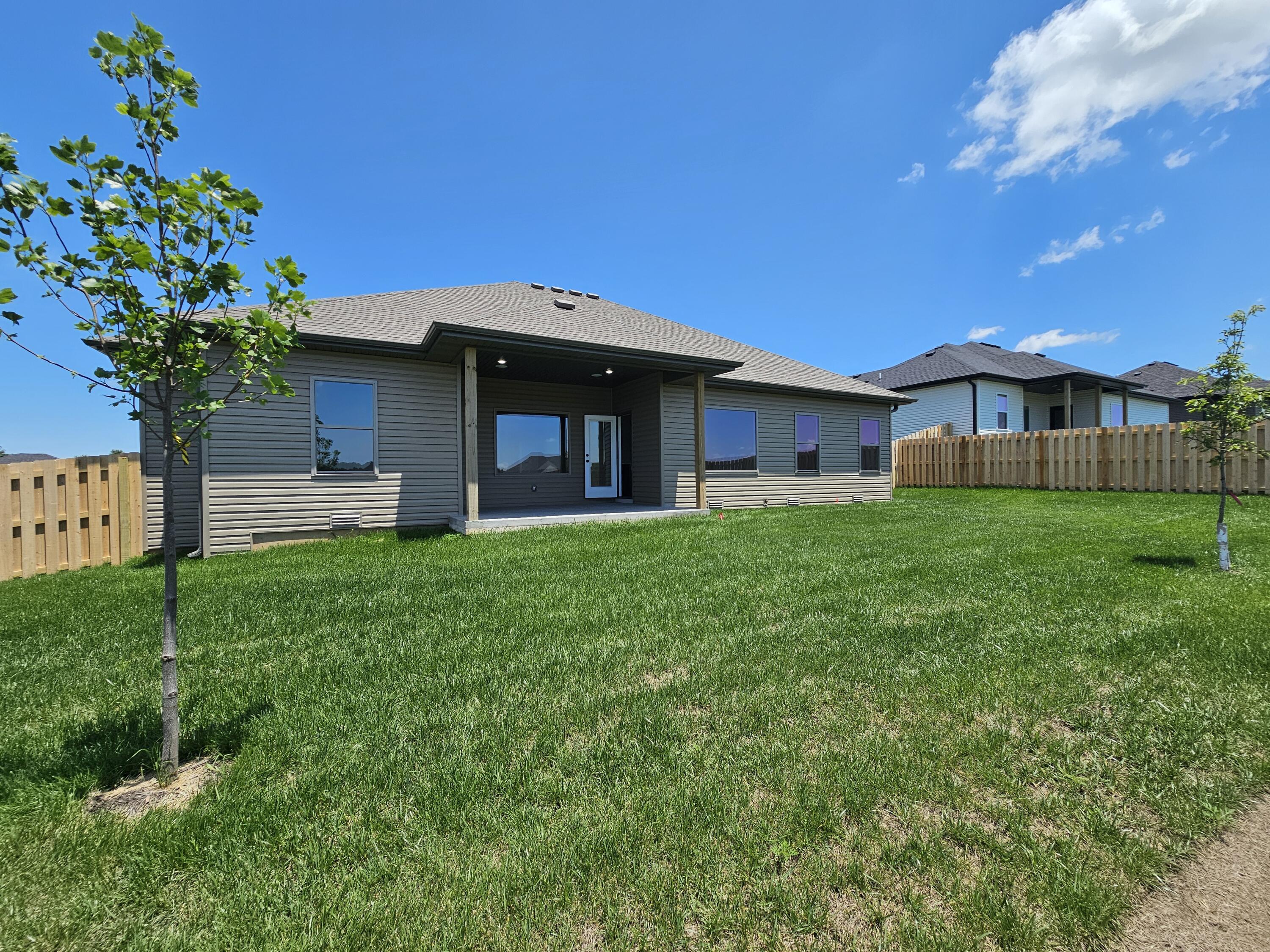 2612 West Gold Finch Property Photo 2