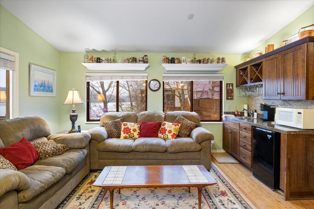 43 Glen Meadows Street Property Photo 5