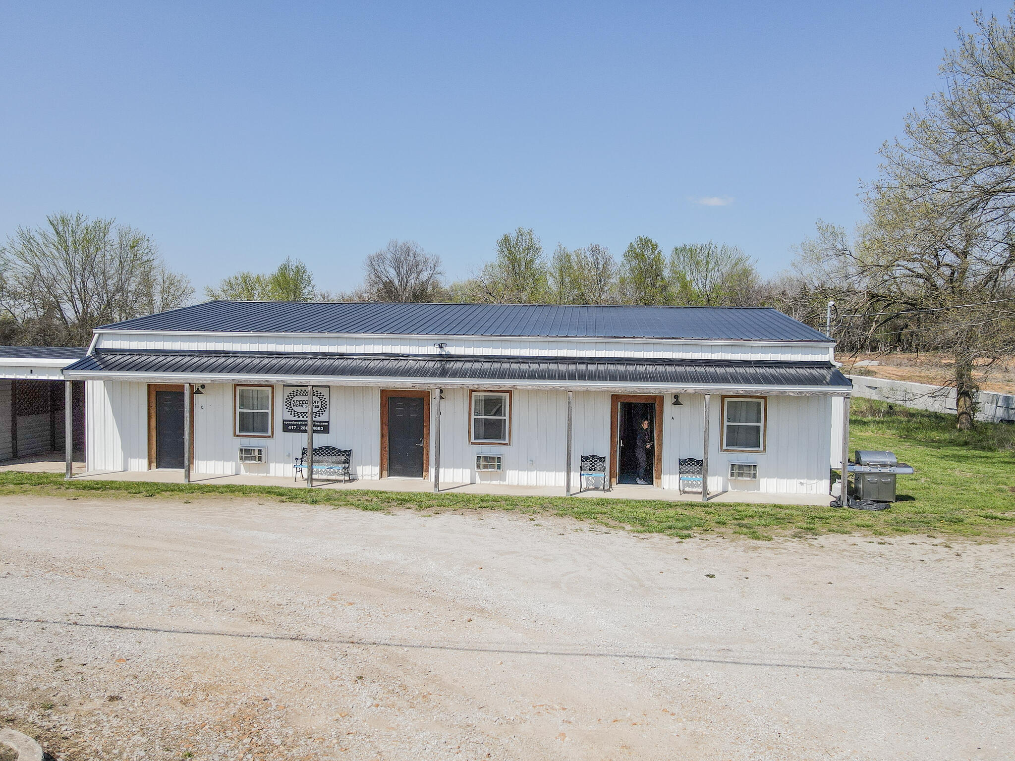 19265 Us Hwy 54 Property Photo 5
