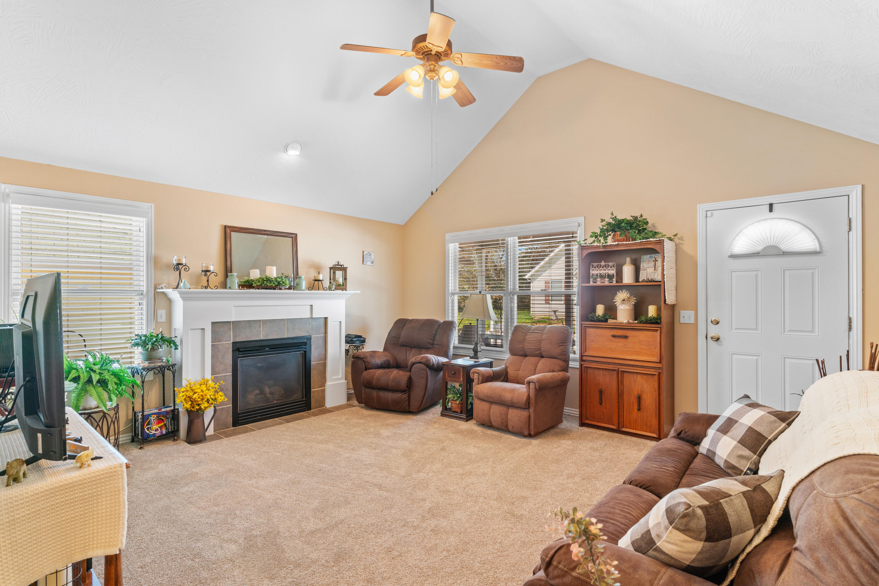 606 East Clay Property Photo 5
