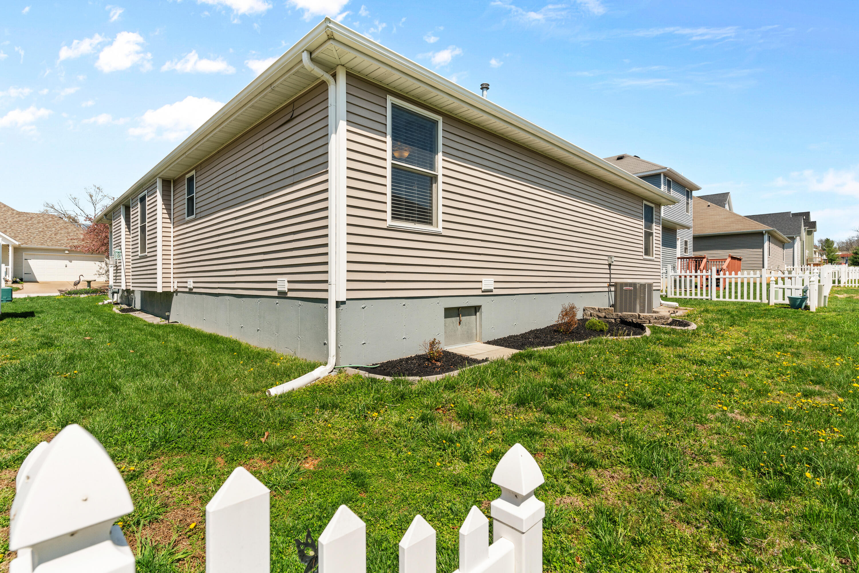 606 East Clay Property Photo 22