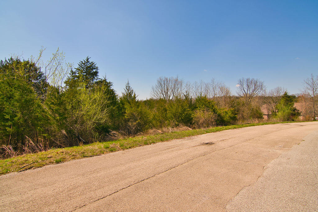 000 Mills Hollow Road Property Photo 7