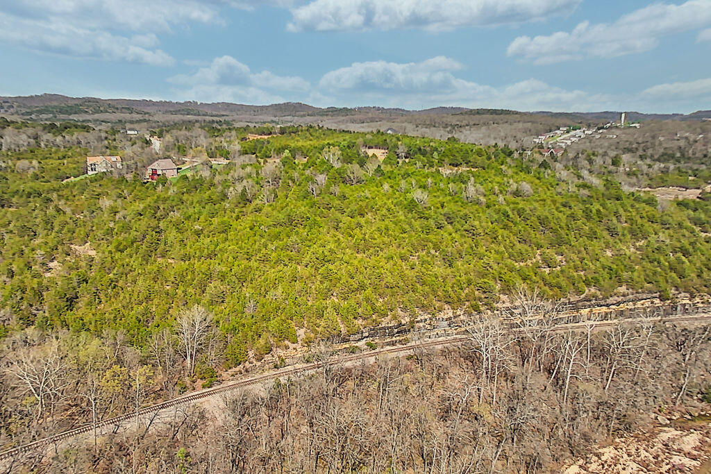 000 Mills Hollow Road Property Photo 16