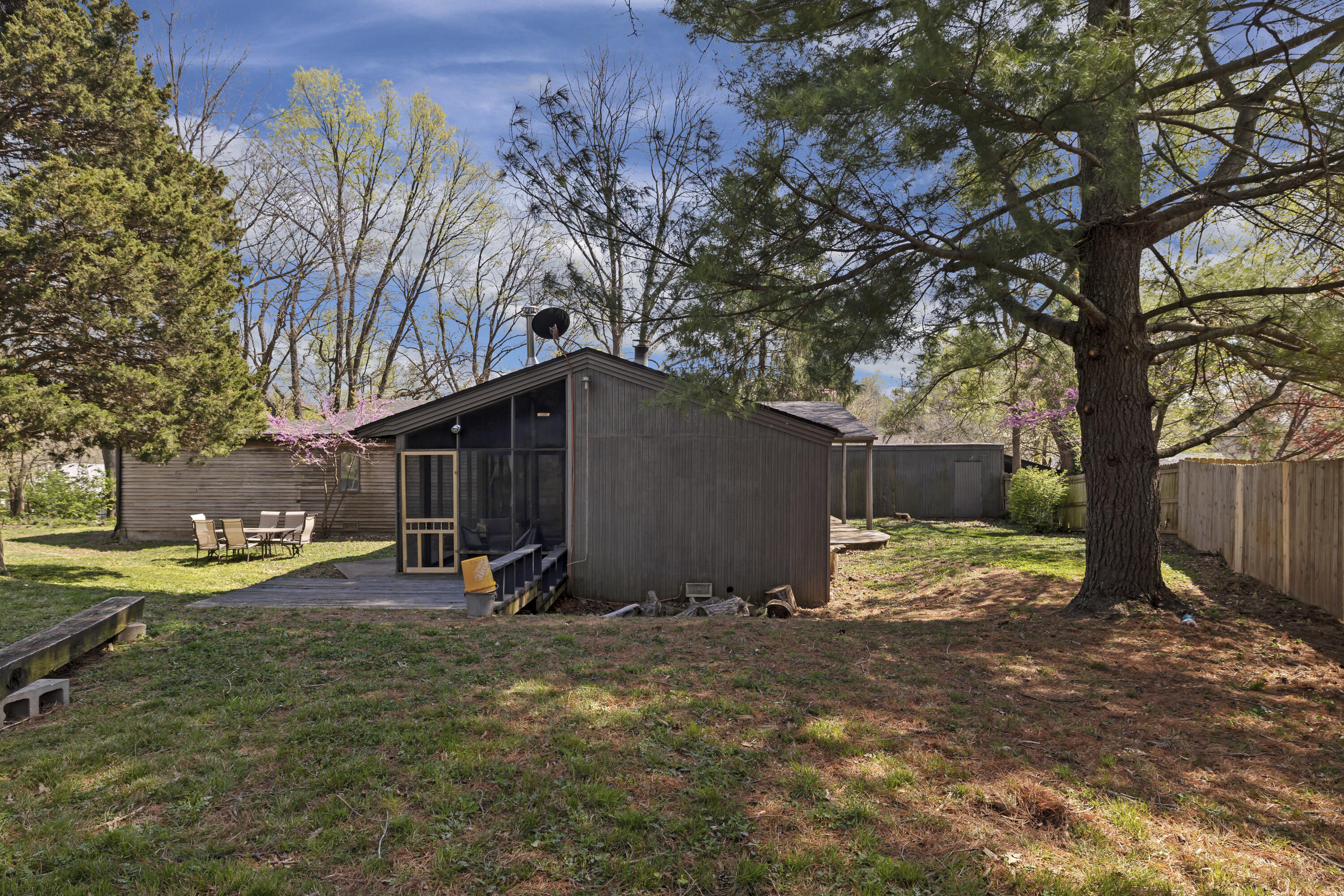 1557 East Carleton Street Property Photo 53