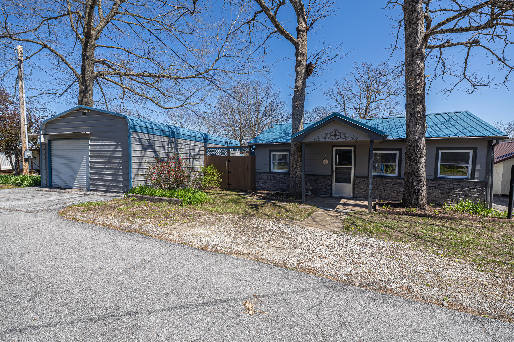 3292 Lakeview Drive Property Photo 1