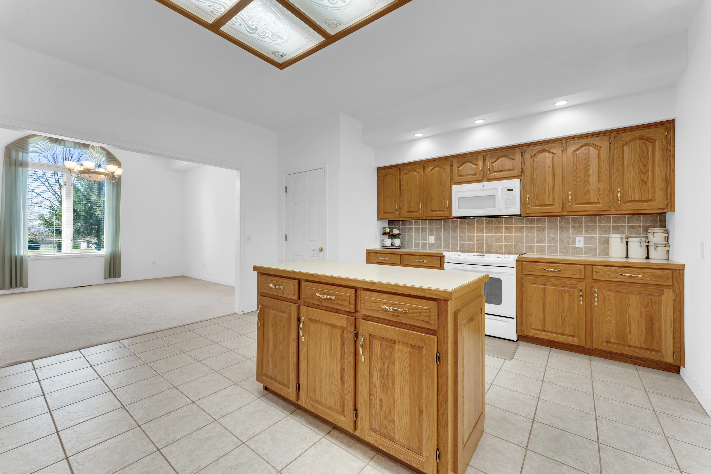24370 Lawrence 2210 Property Photo 13