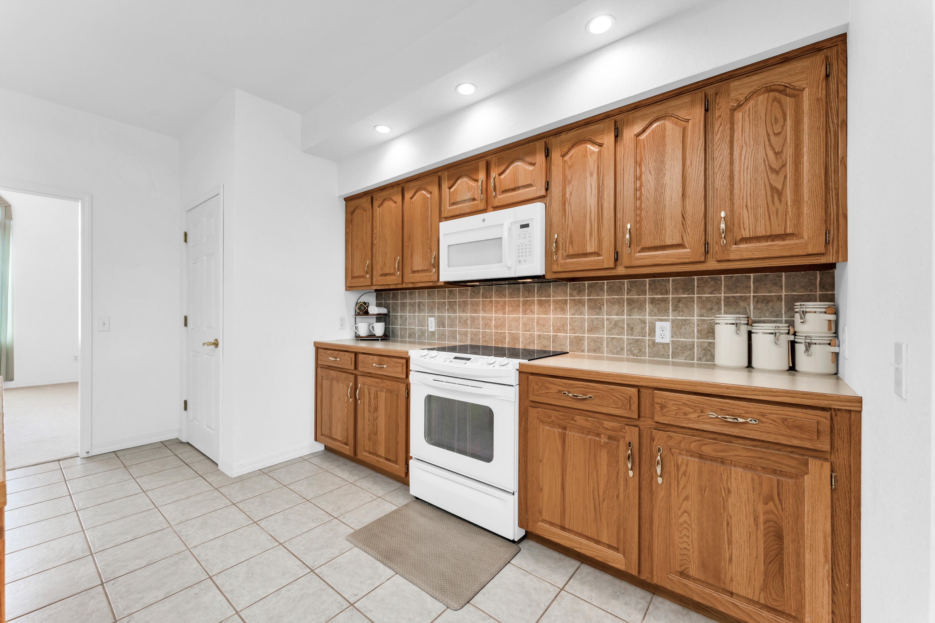 24370 Lawrence 2210 Property Photo 16