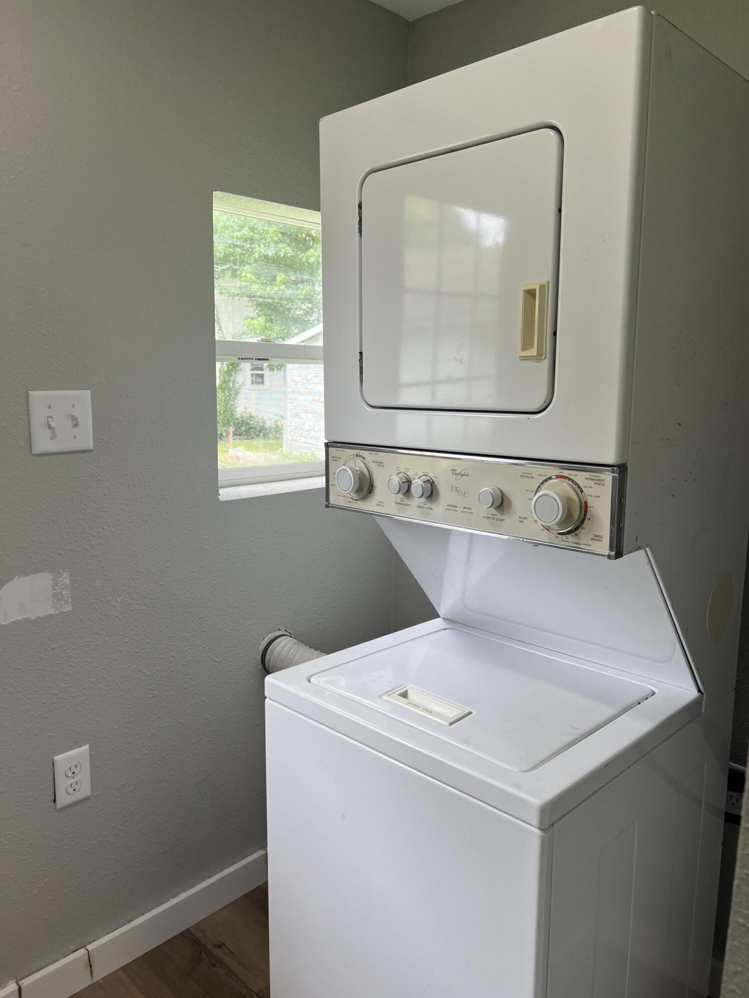 219 East State Street Property Photo 21