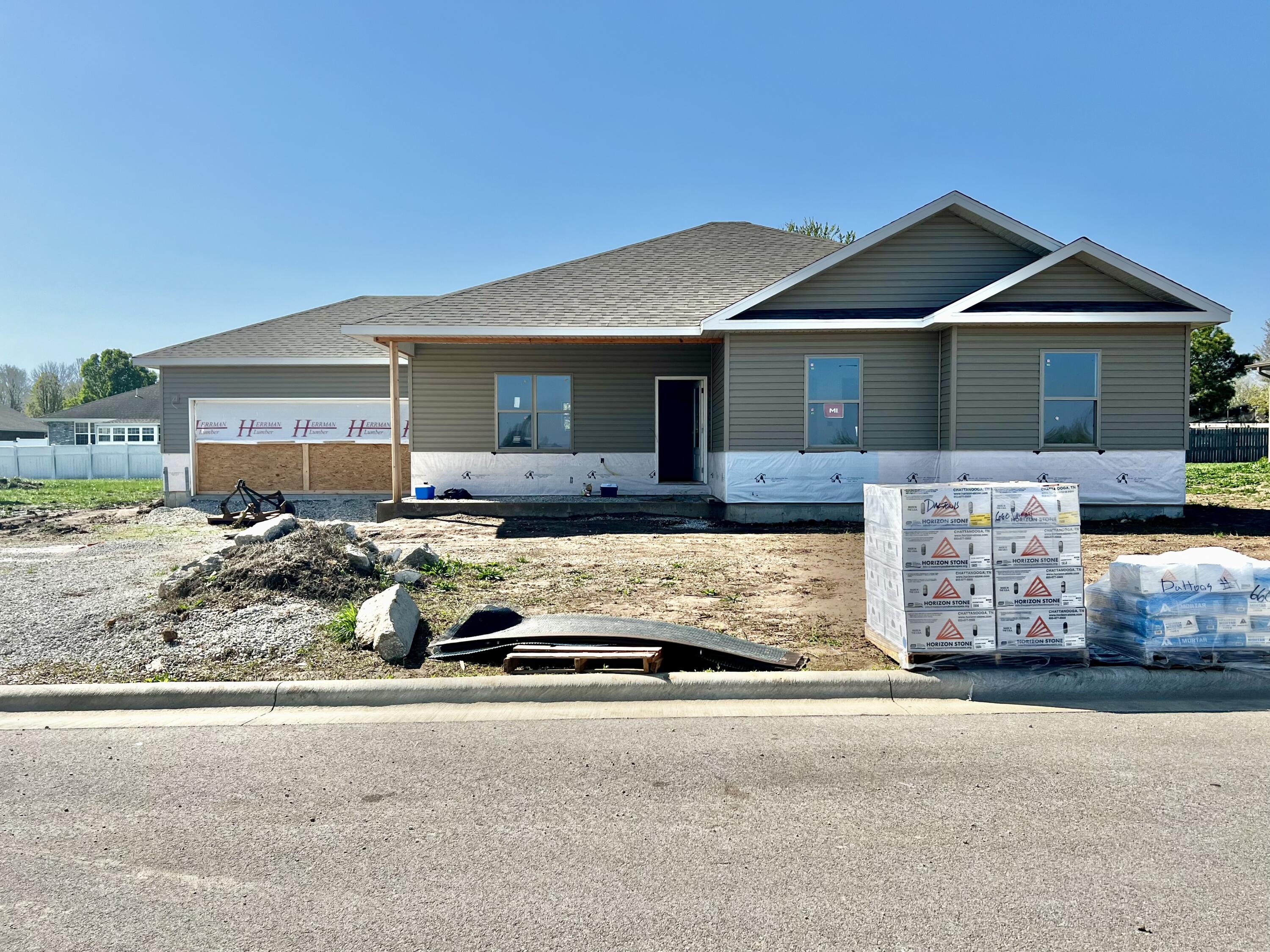 660 East Vivian Street Property Photo