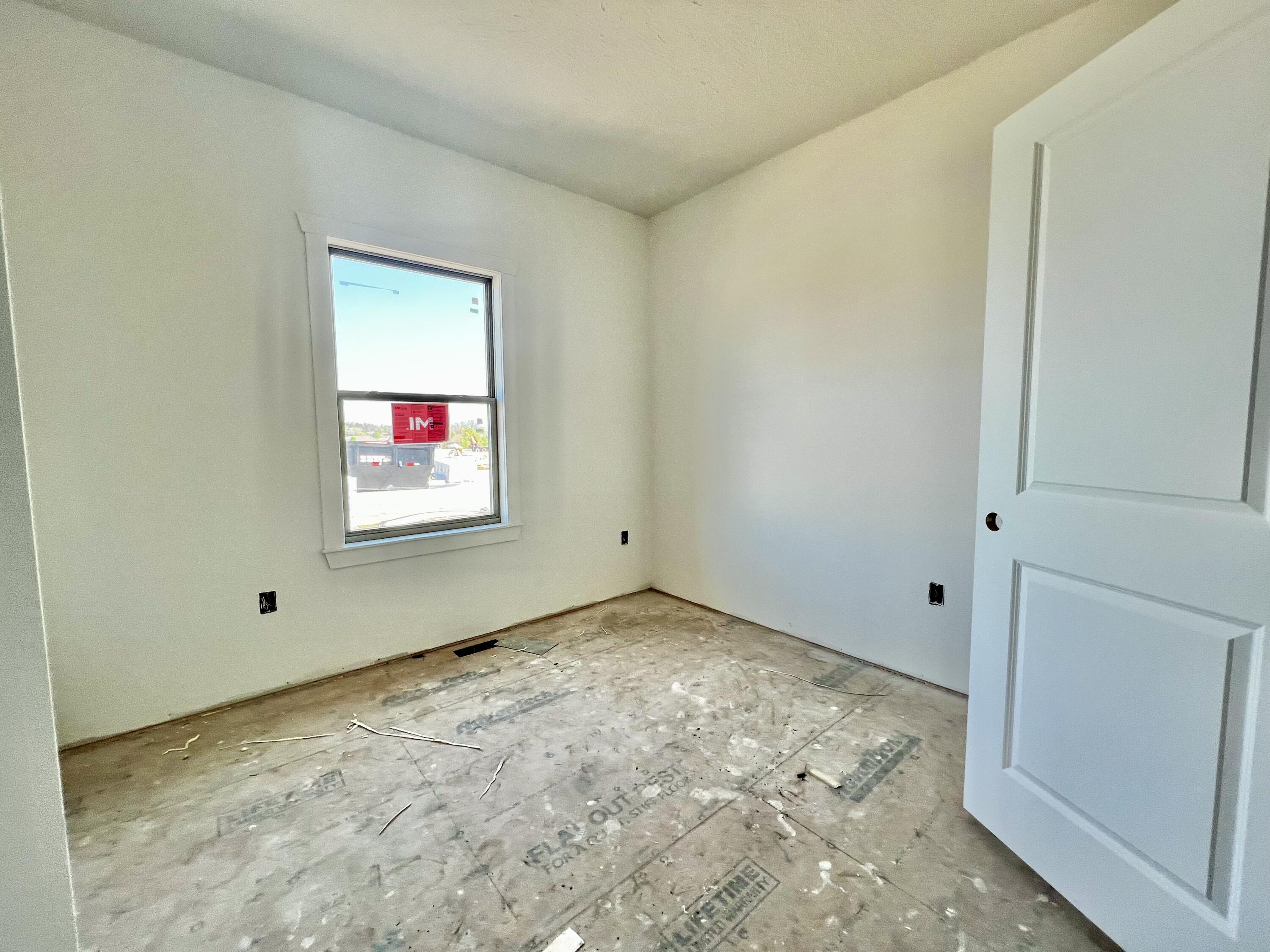 660 East Vivian Street Property Photo 7