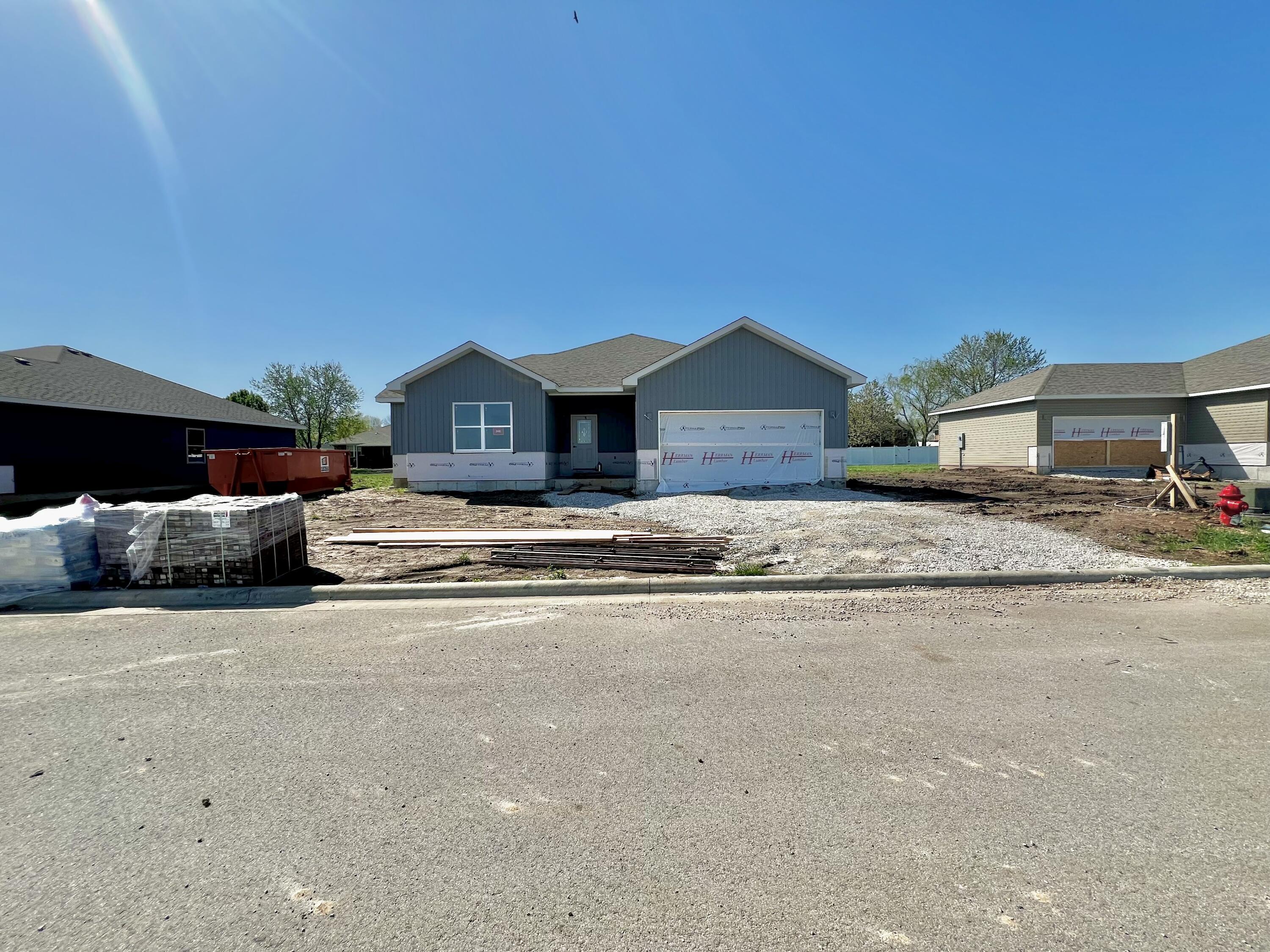 710 East Vivian Street Property Photo 2
