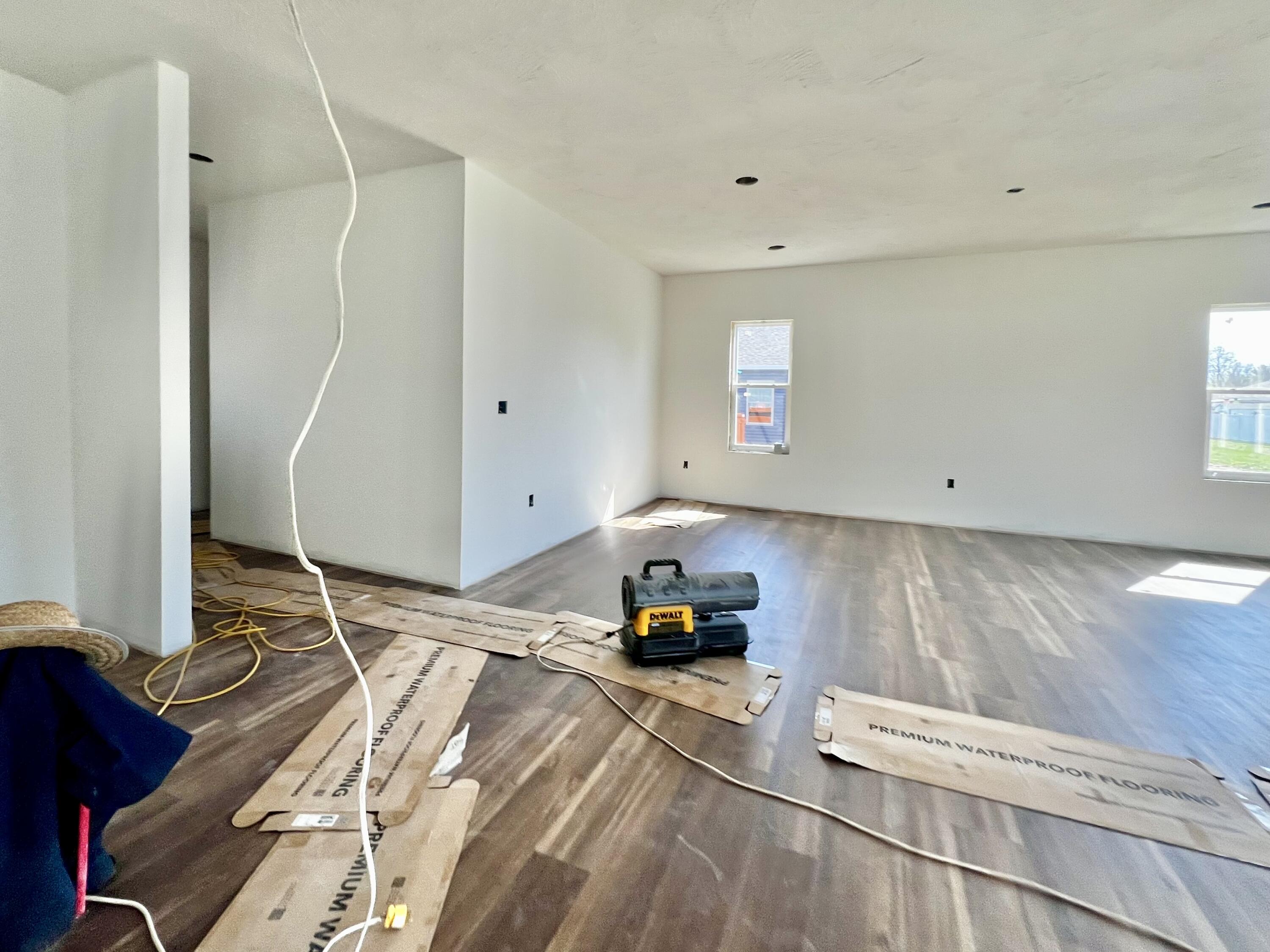 710 East Vivian Street Property Photo 5