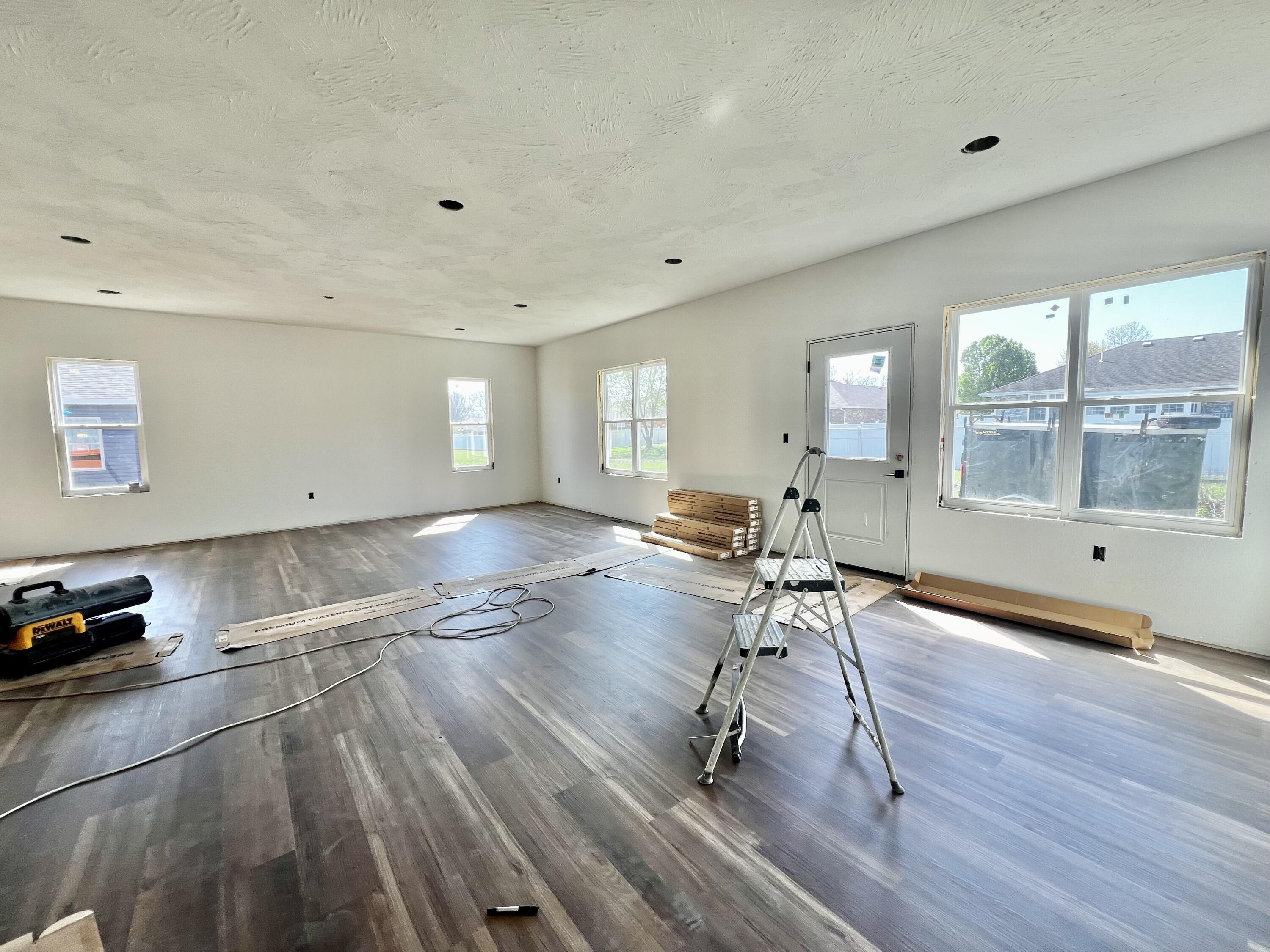 710 East Vivian Street Property Photo 6