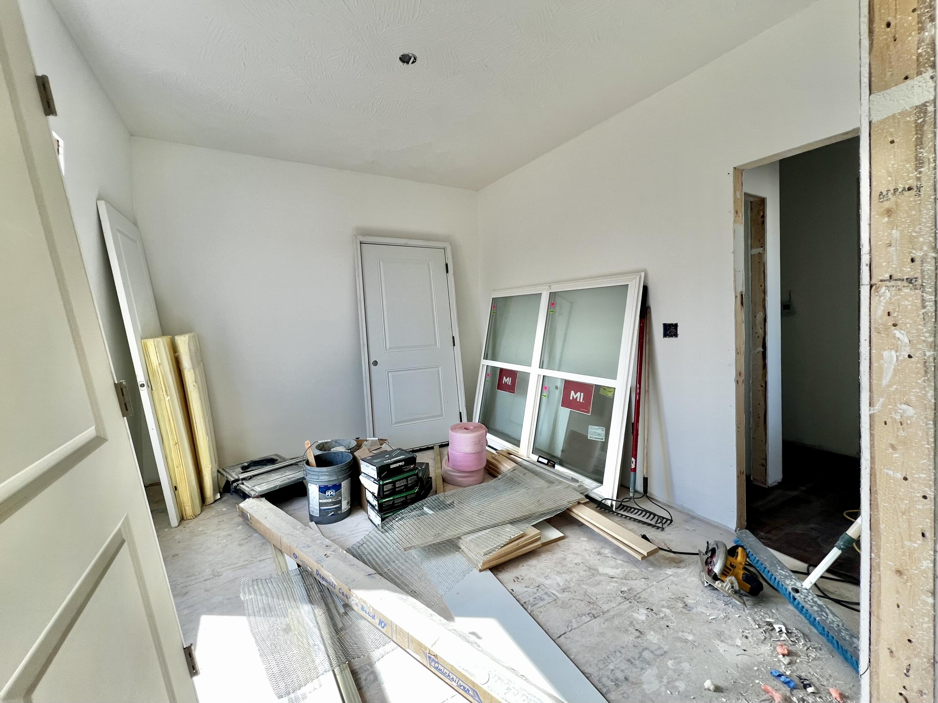 710 East Vivian Street Property Photo 9