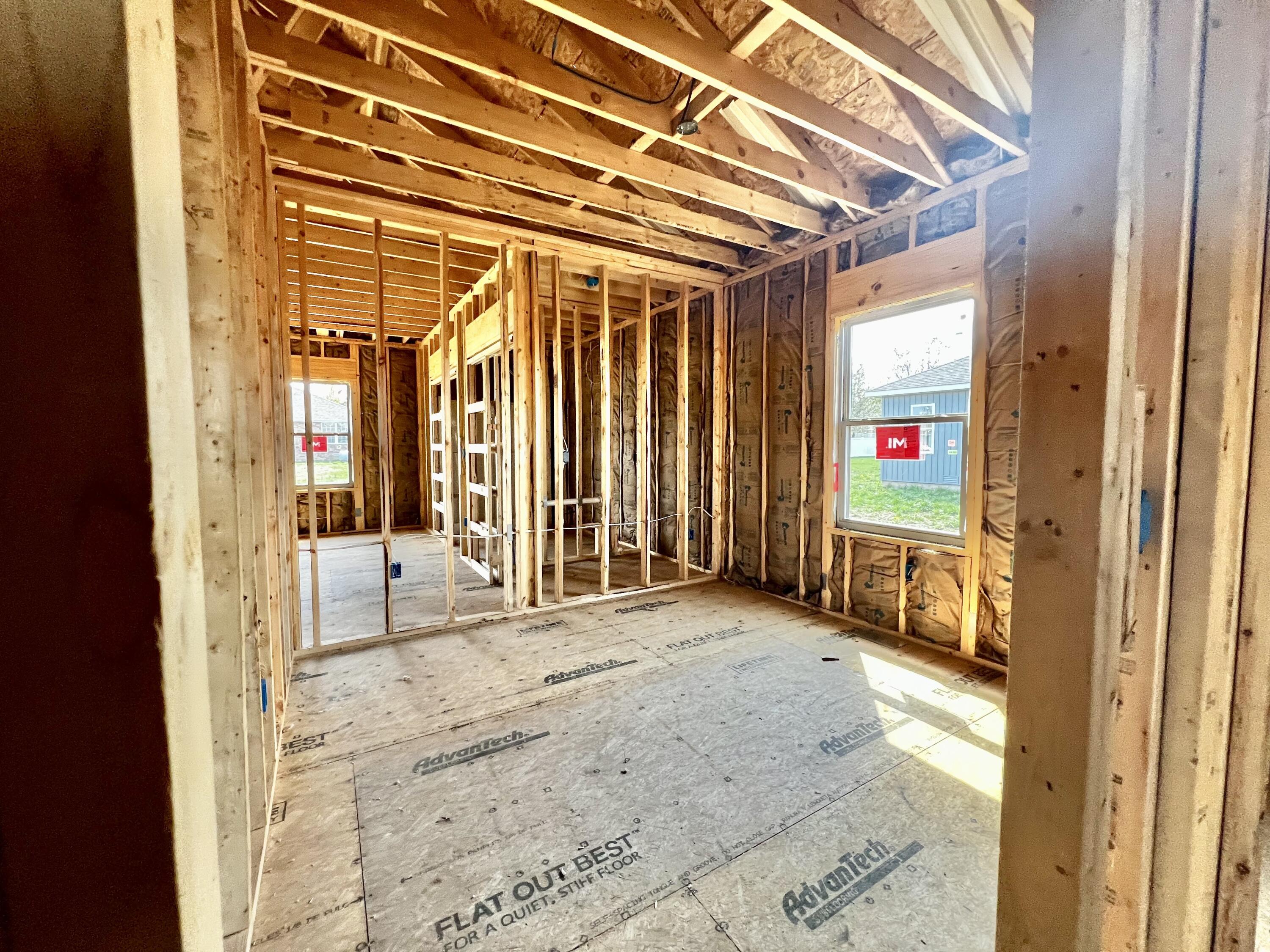 720 East Vivian Street Property Photo 4