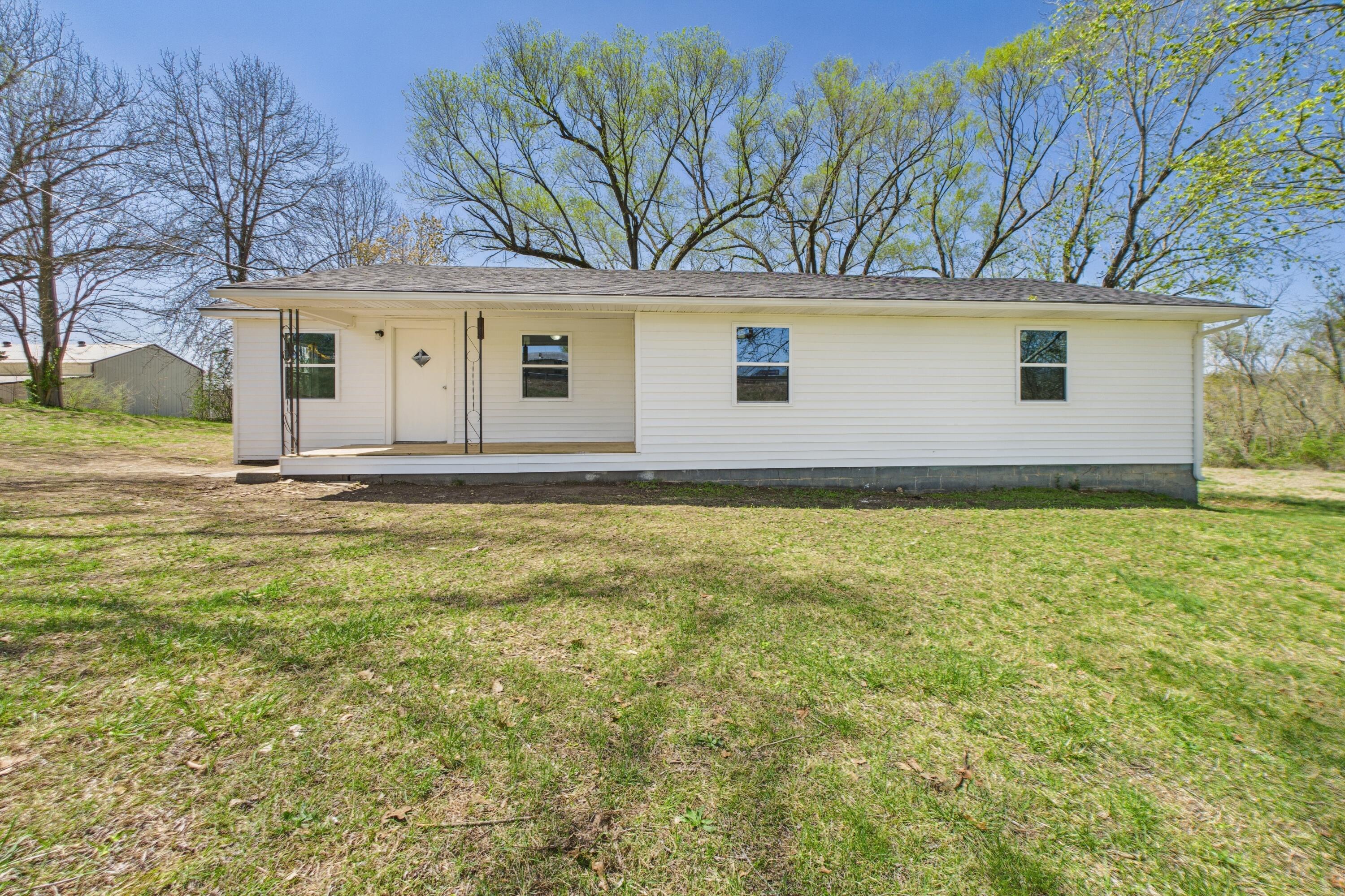 1102 Golf Course Rd Property Photo 2