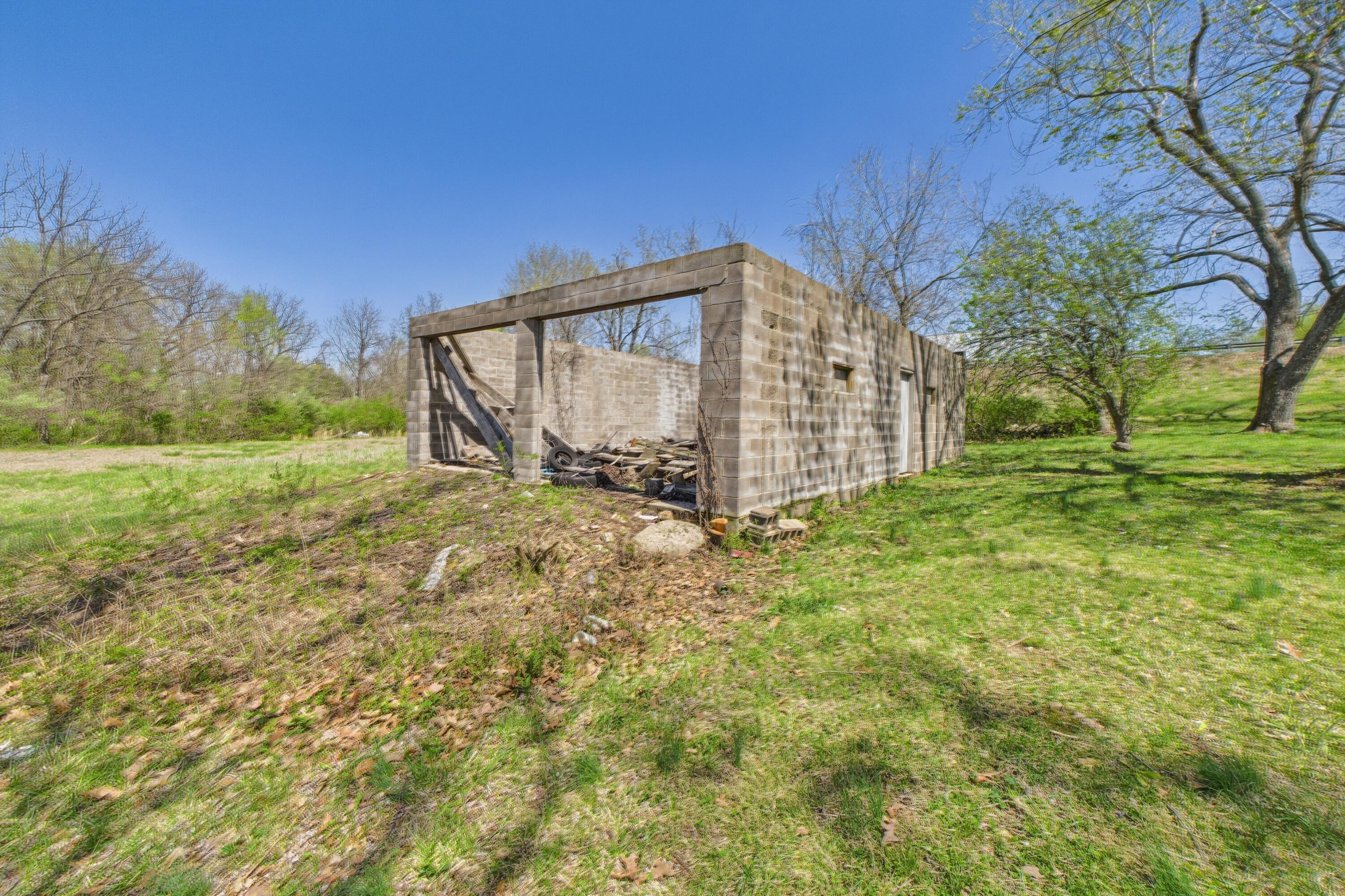 1102 Golf Course Rd Property Photo 17