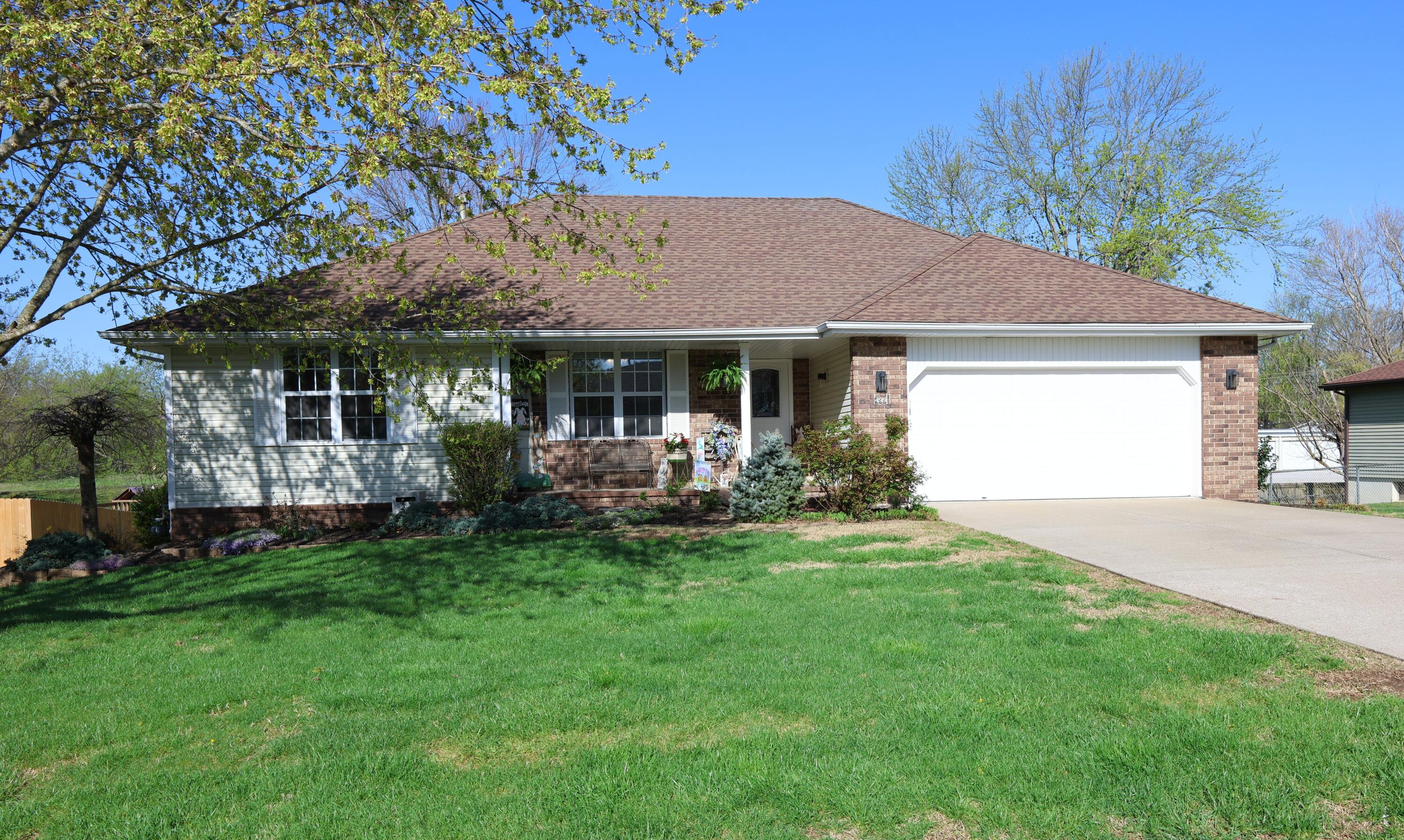 499 South Cully Avenue Property Photo 4