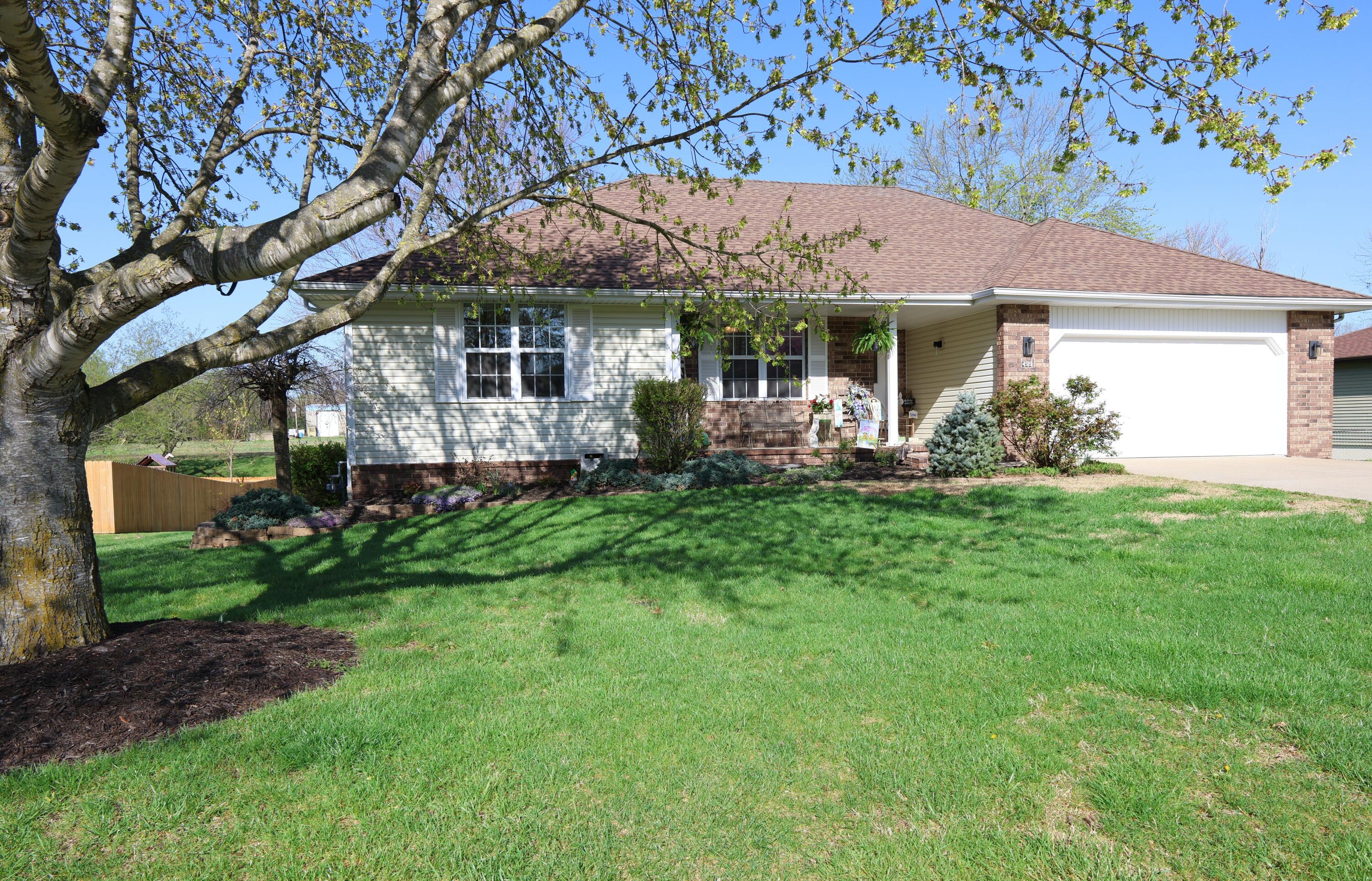 499 South Cully Avenue Property Photo 6