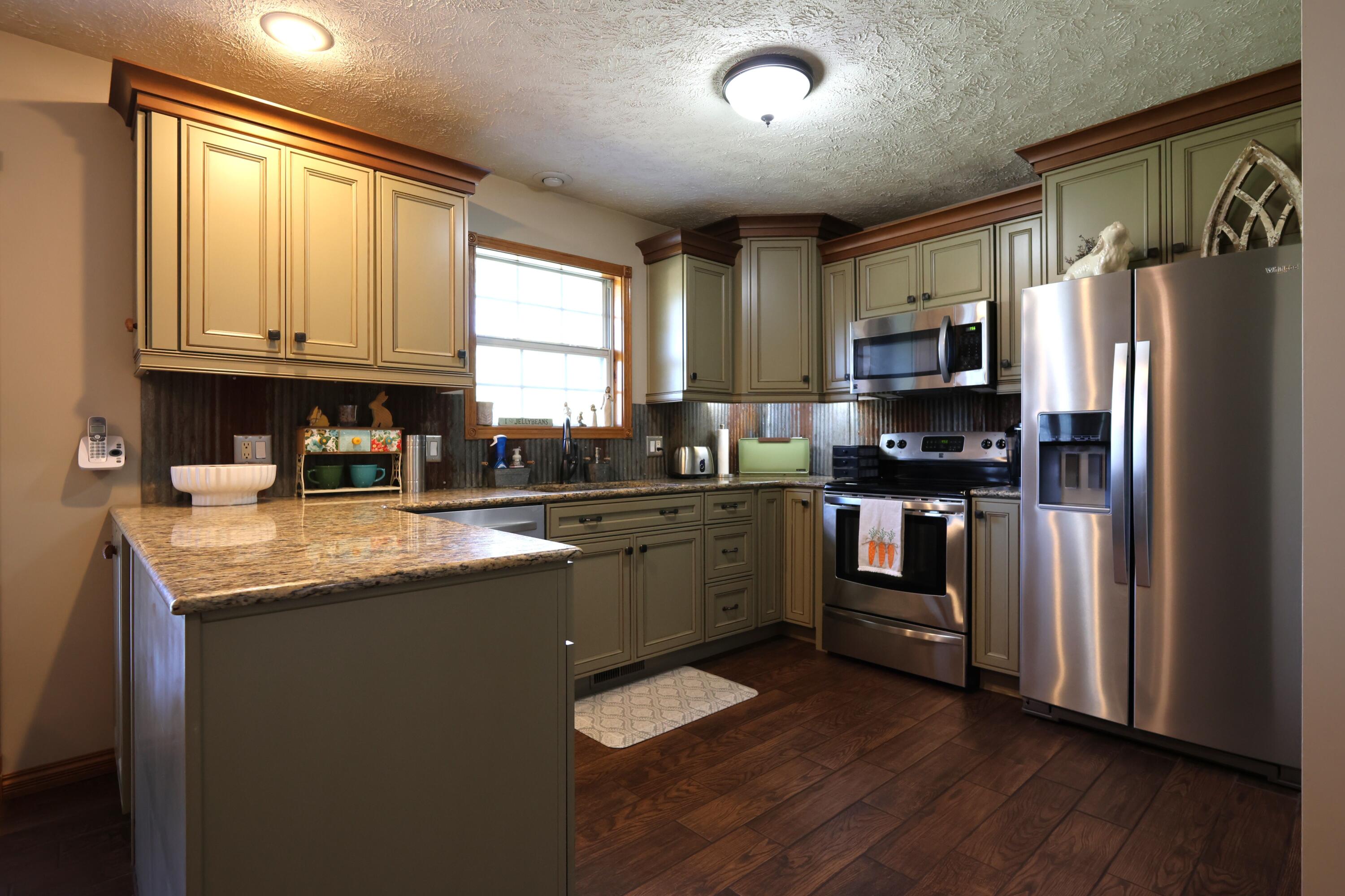 499 South Cully Avenue Property Photo 9