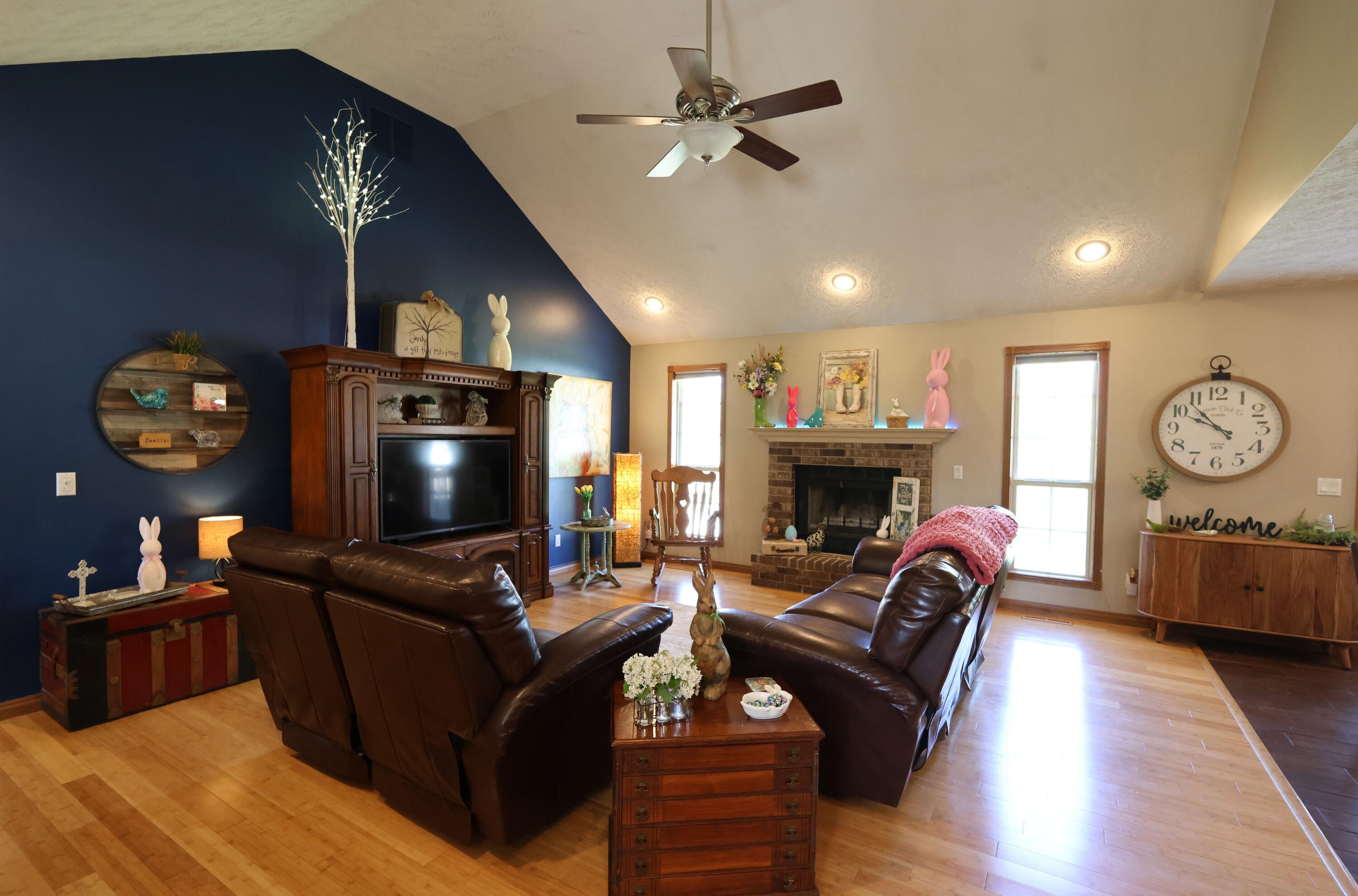 499 South Cully Avenue Property Photo 13