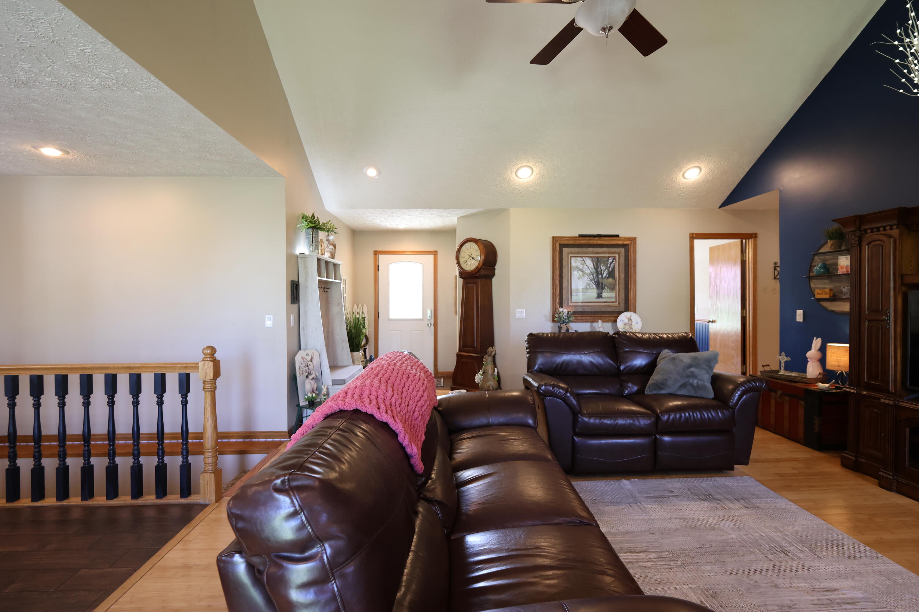 499 South Cully Avenue Property Photo 16
