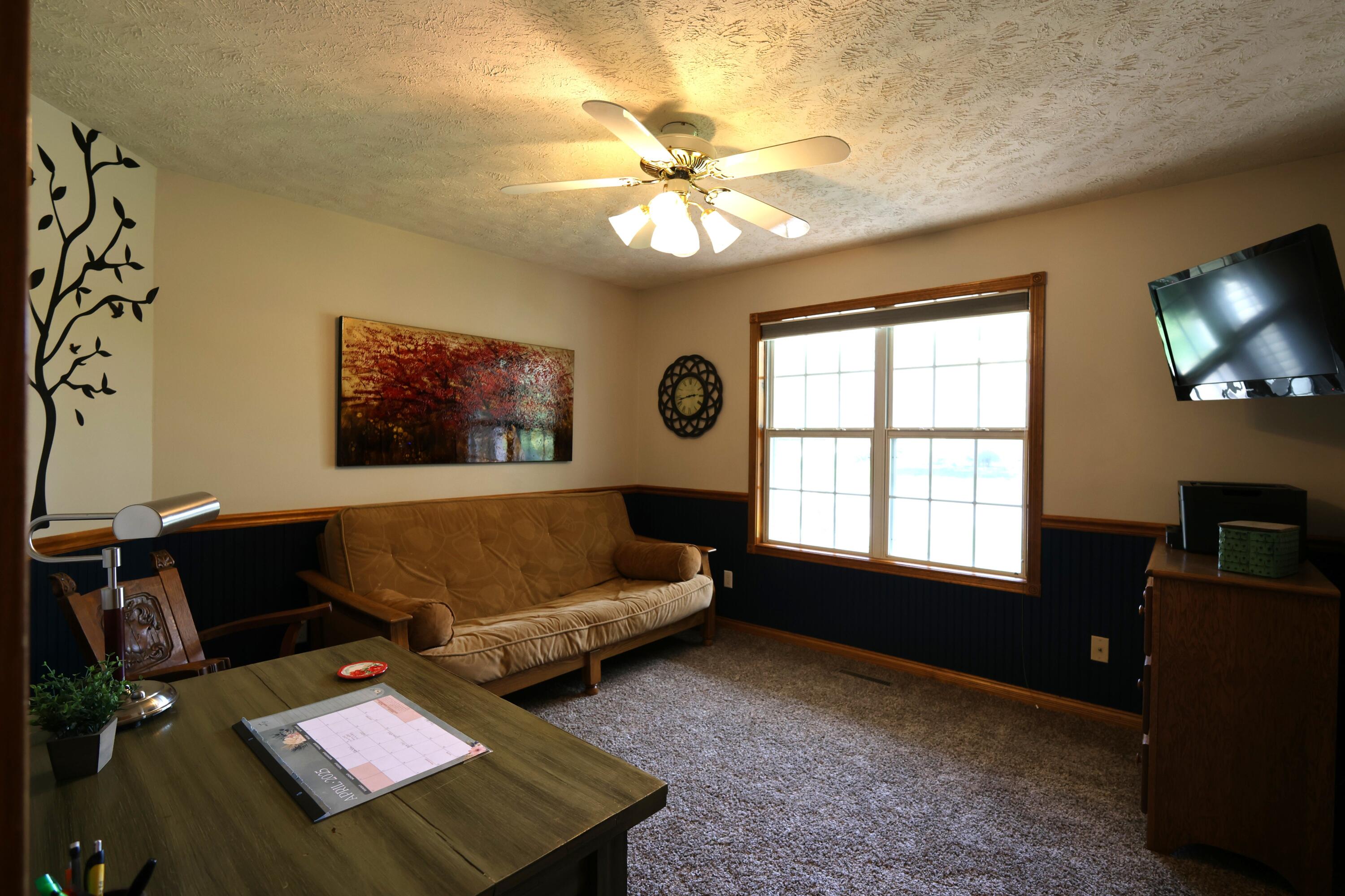 499 South Cully Avenue Property Photo 23