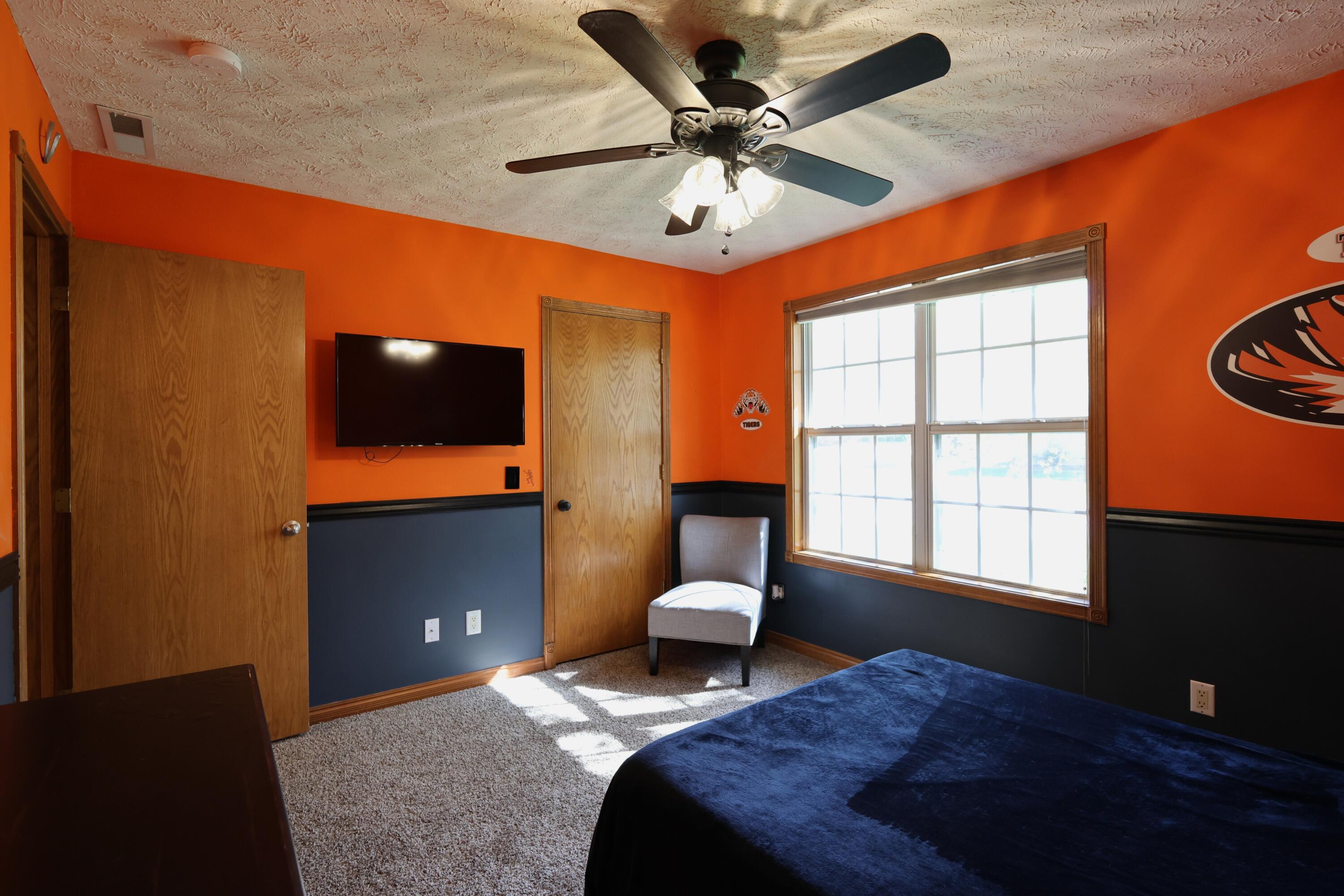 499 South Cully Avenue Property Photo 25