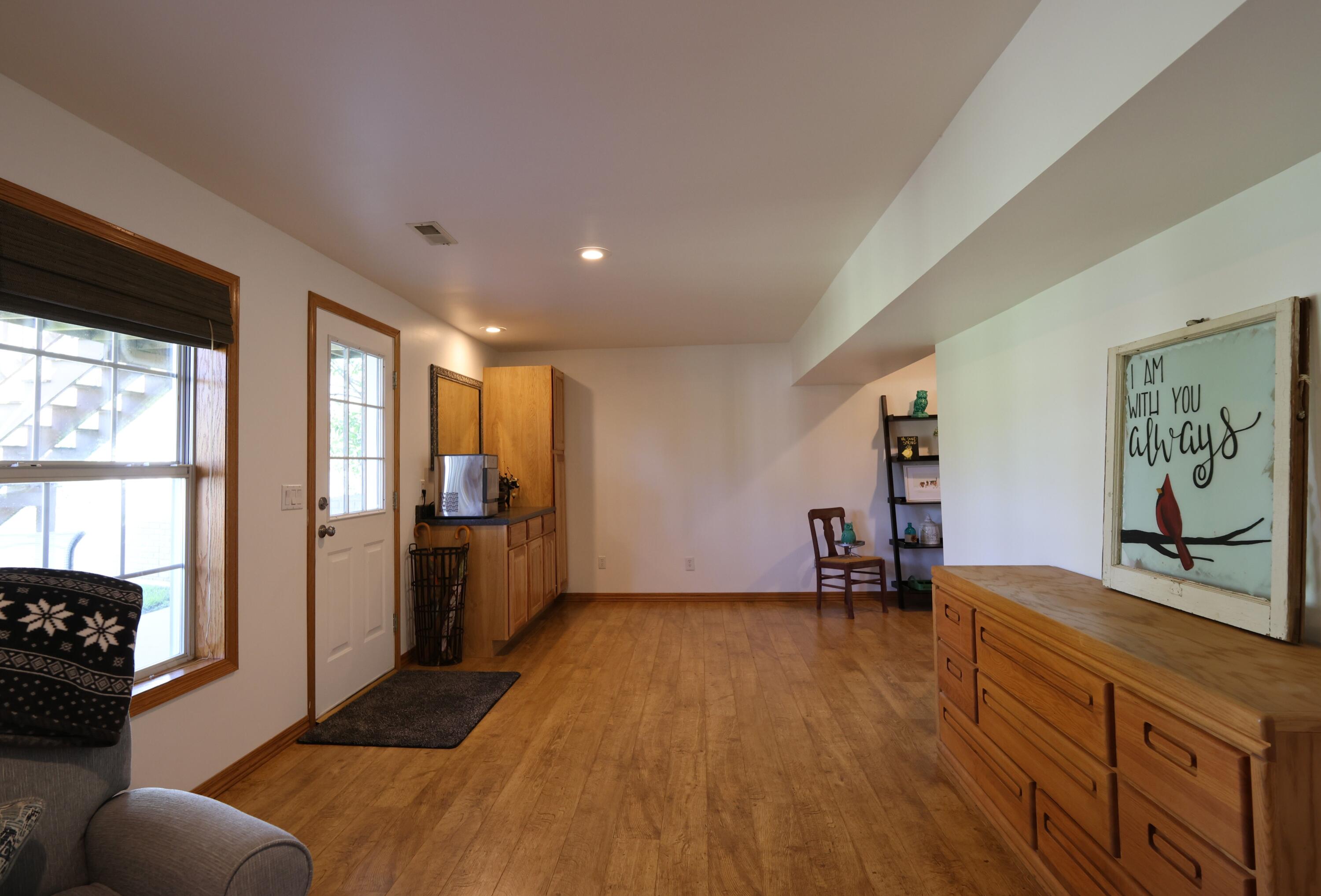 499 South Cully Avenue Property Photo 28