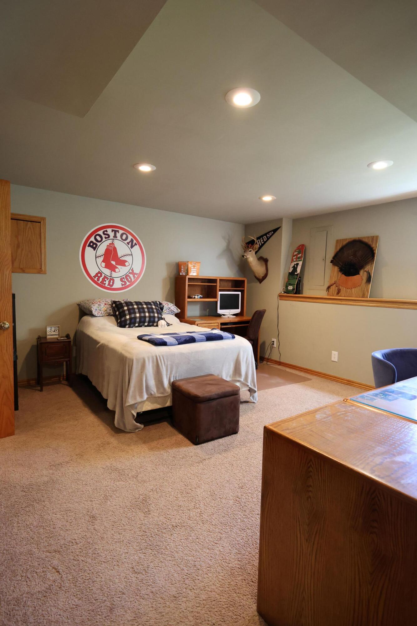 499 South Cully Avenue Property Photo 33