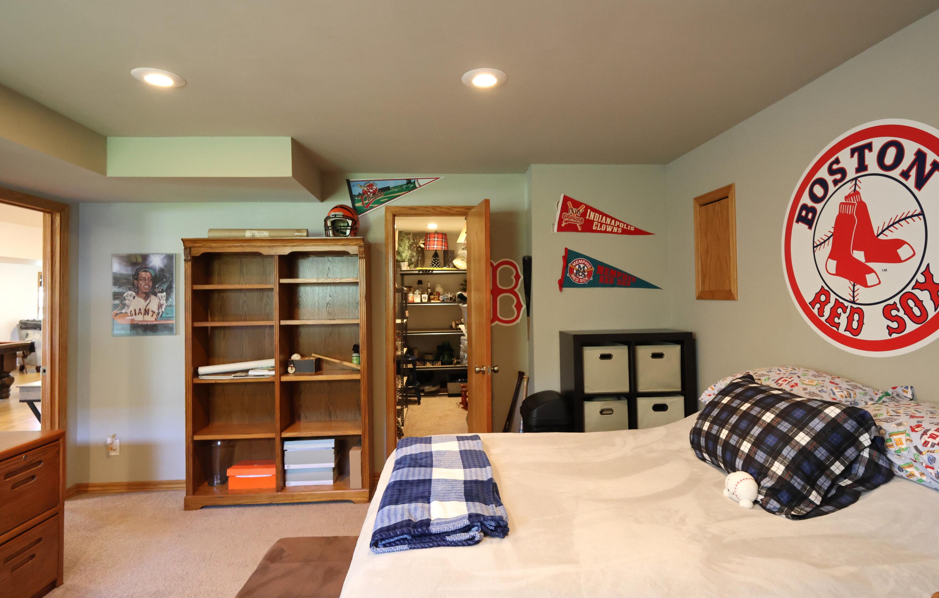 499 South Cully Avenue Property Photo 34