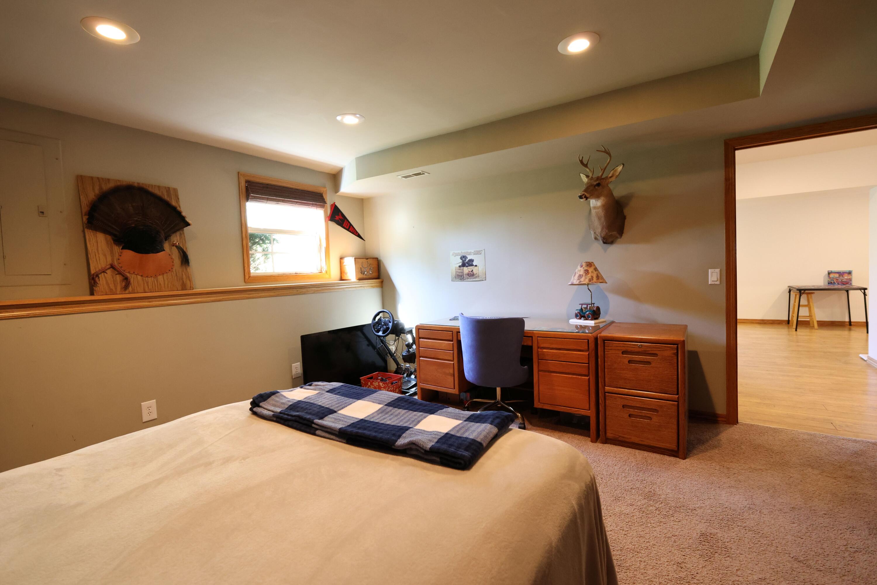 499 South Cully Avenue Property Photo 35