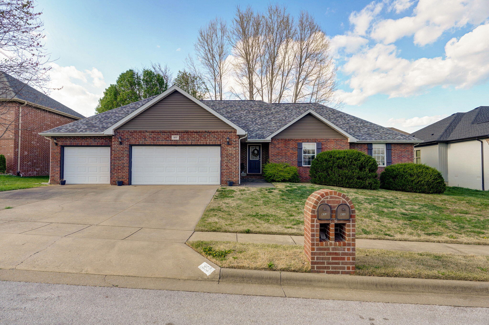 853 East Meadow Garden Court Property Photo