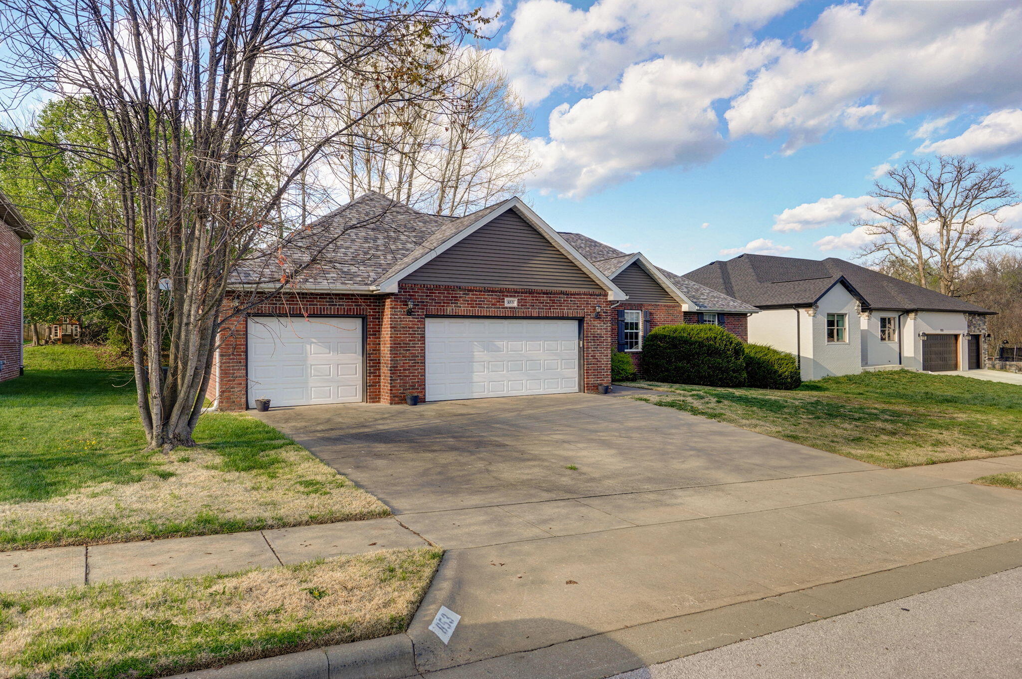 853 East Meadow Garden Court Property Photo 2