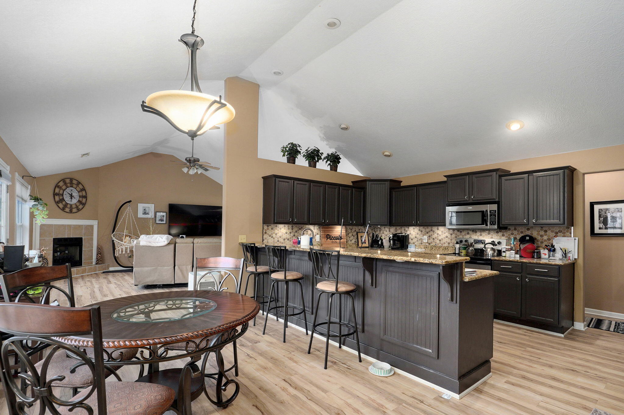 853 East Meadow Garden Court Property Photo 13