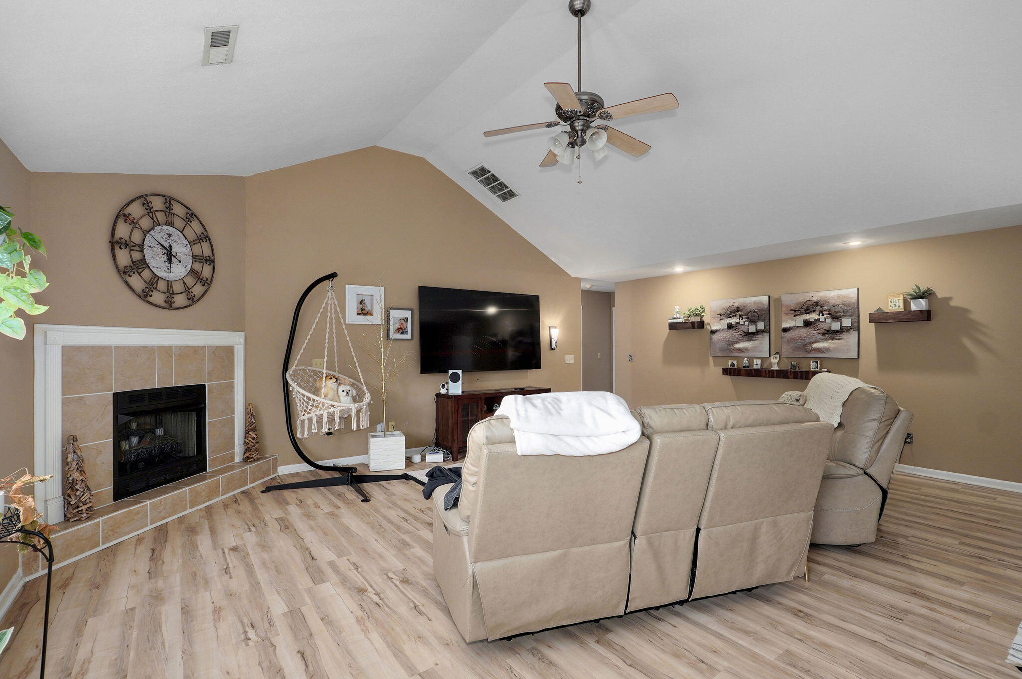 853 East Meadow Garden Court Property Photo 15