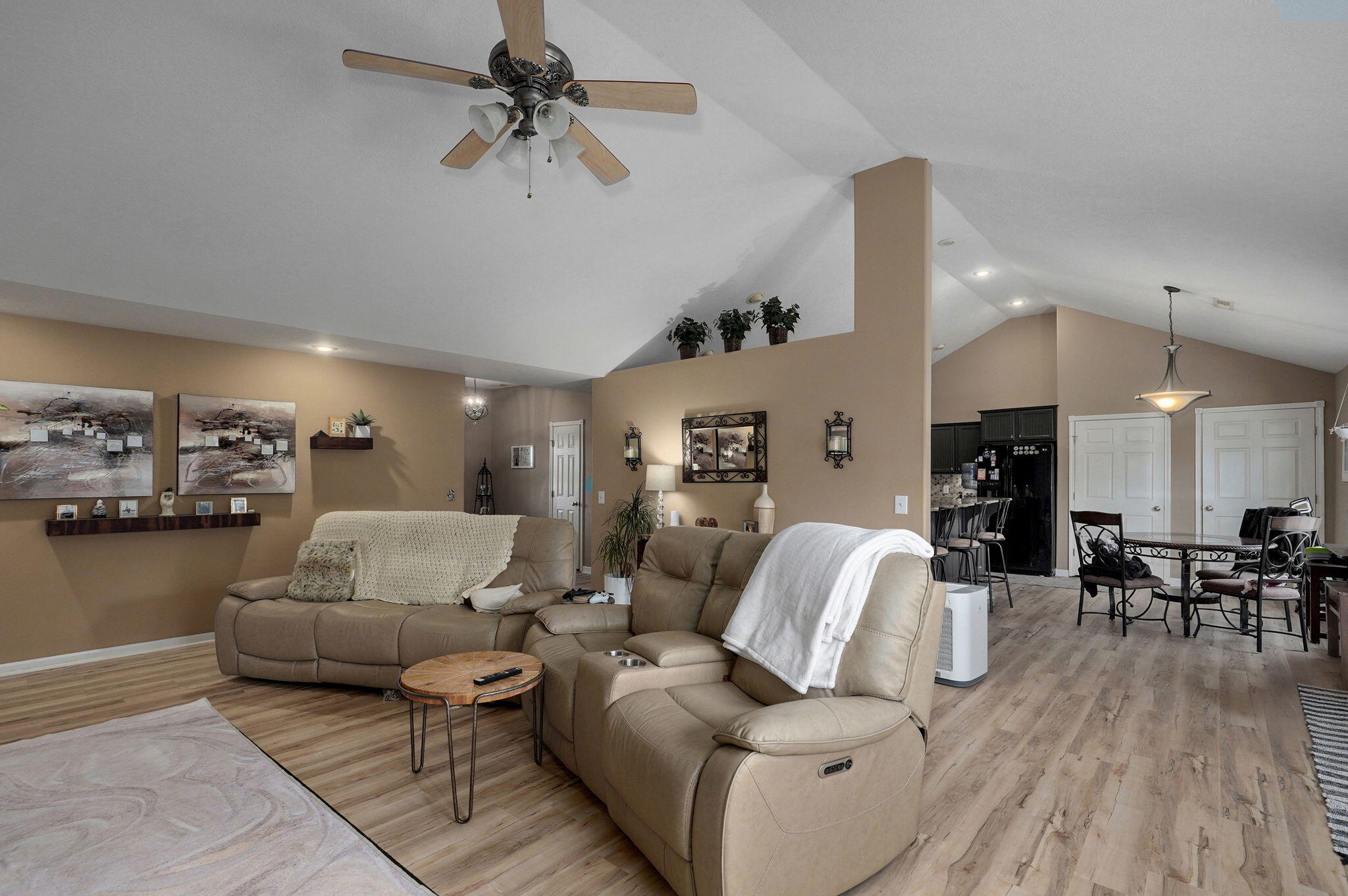 853 East Meadow Garden Court Property Photo 18