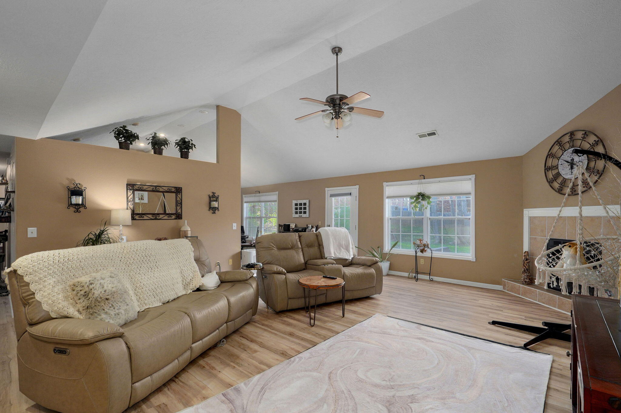 853 East Meadow Garden Court Property Photo 19