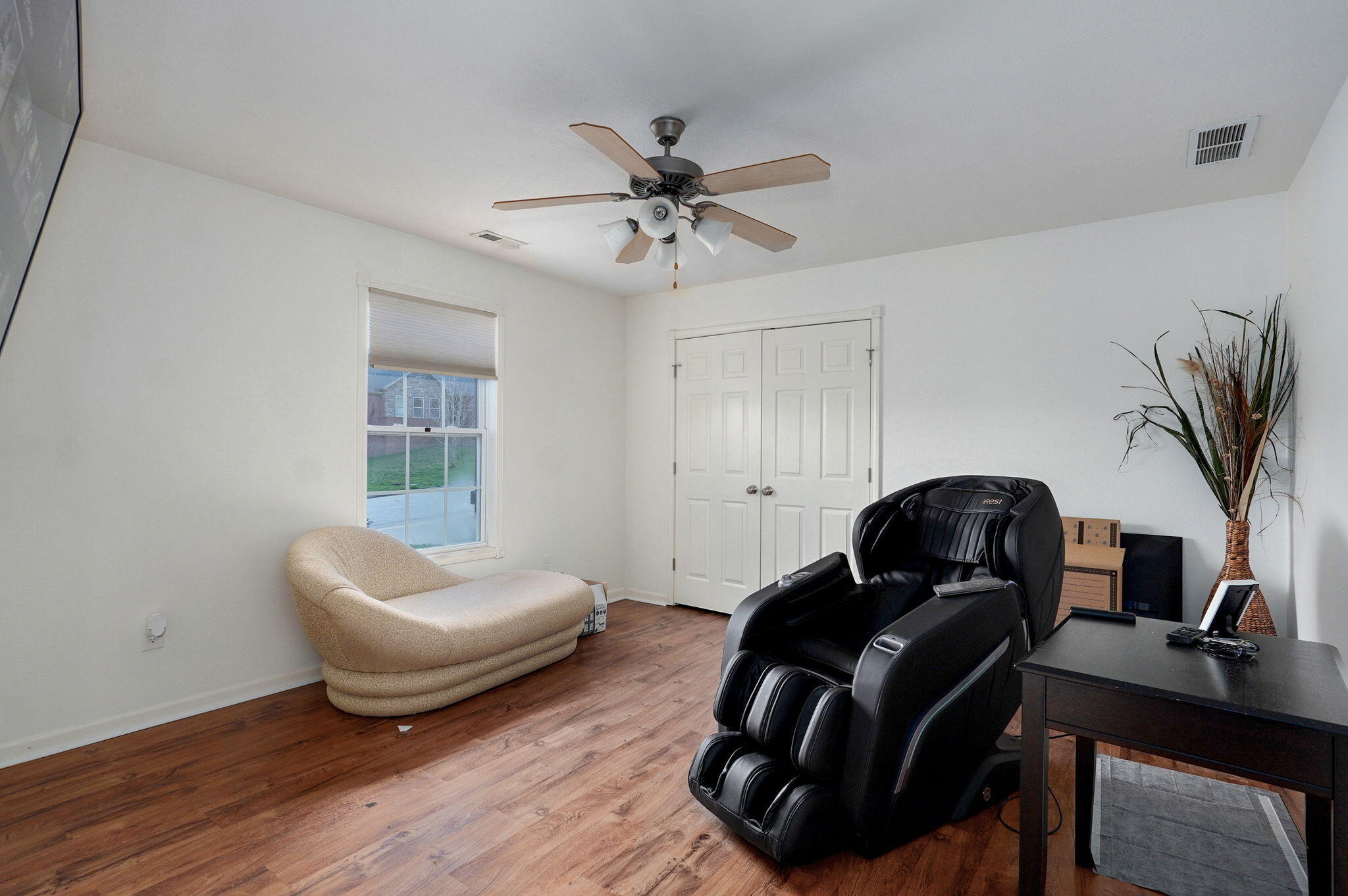 853 East Meadow Garden Court Property Photo 20