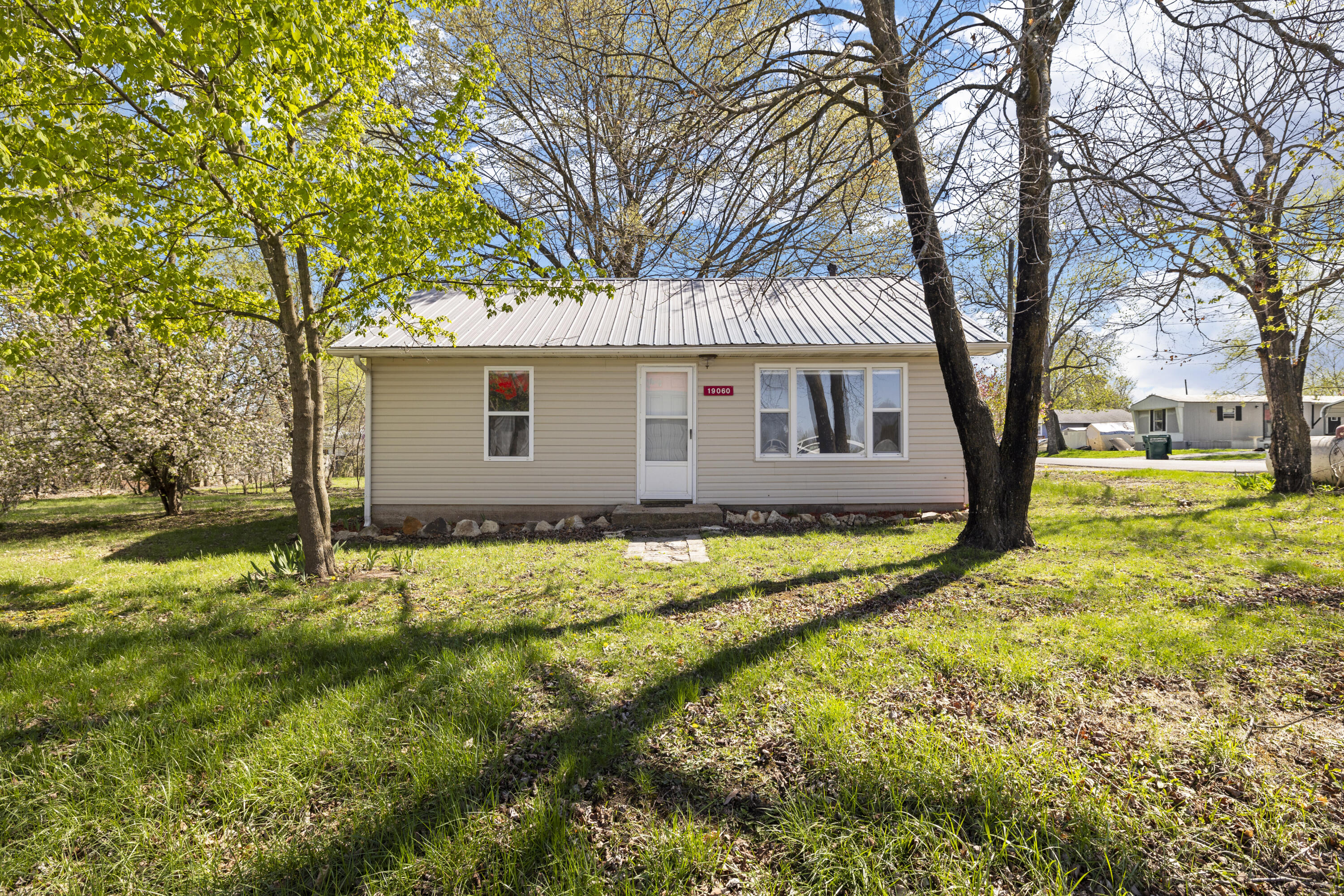 19060 4th Avenue Property Photo 1