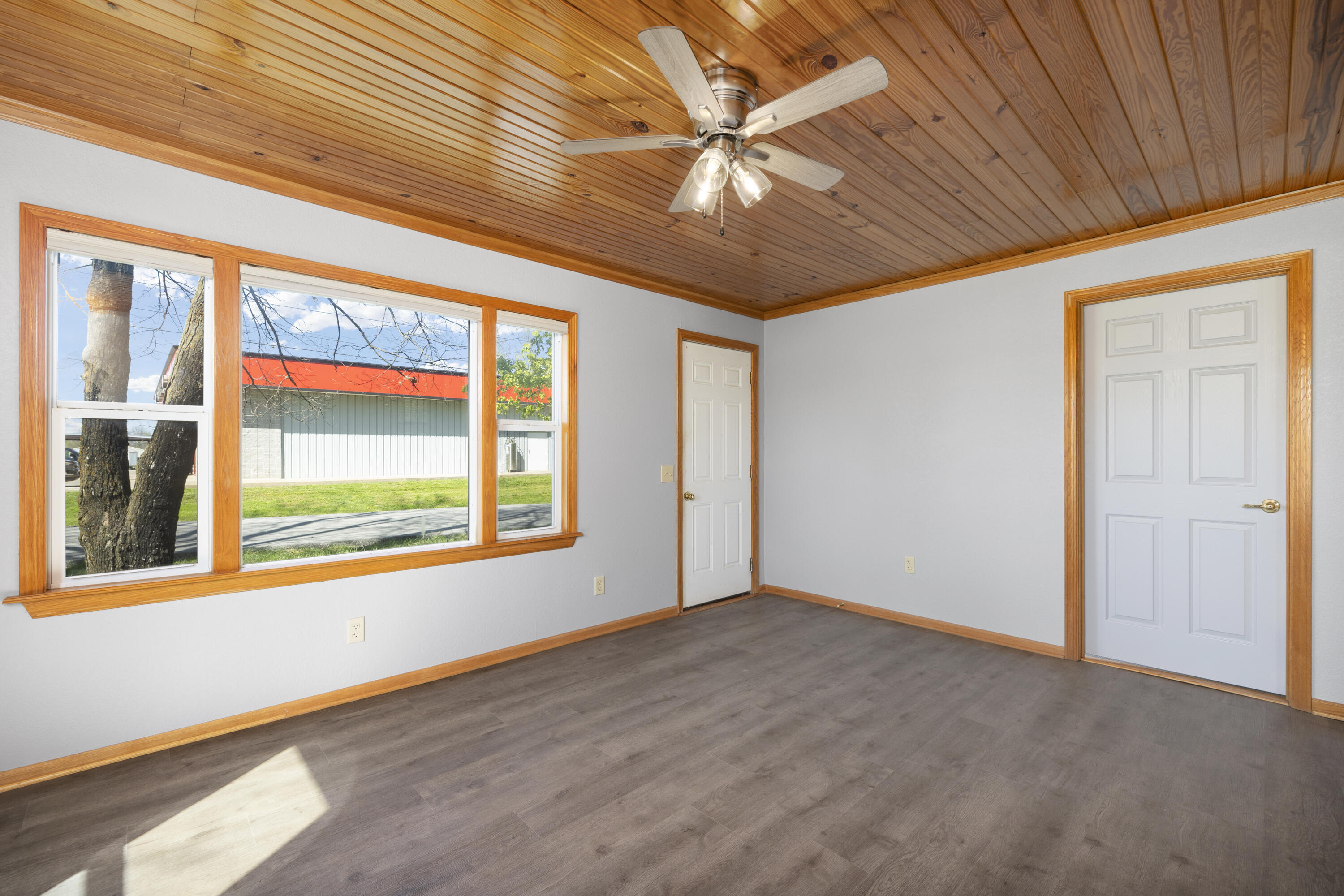 19060 4th Avenue Property Photo 2