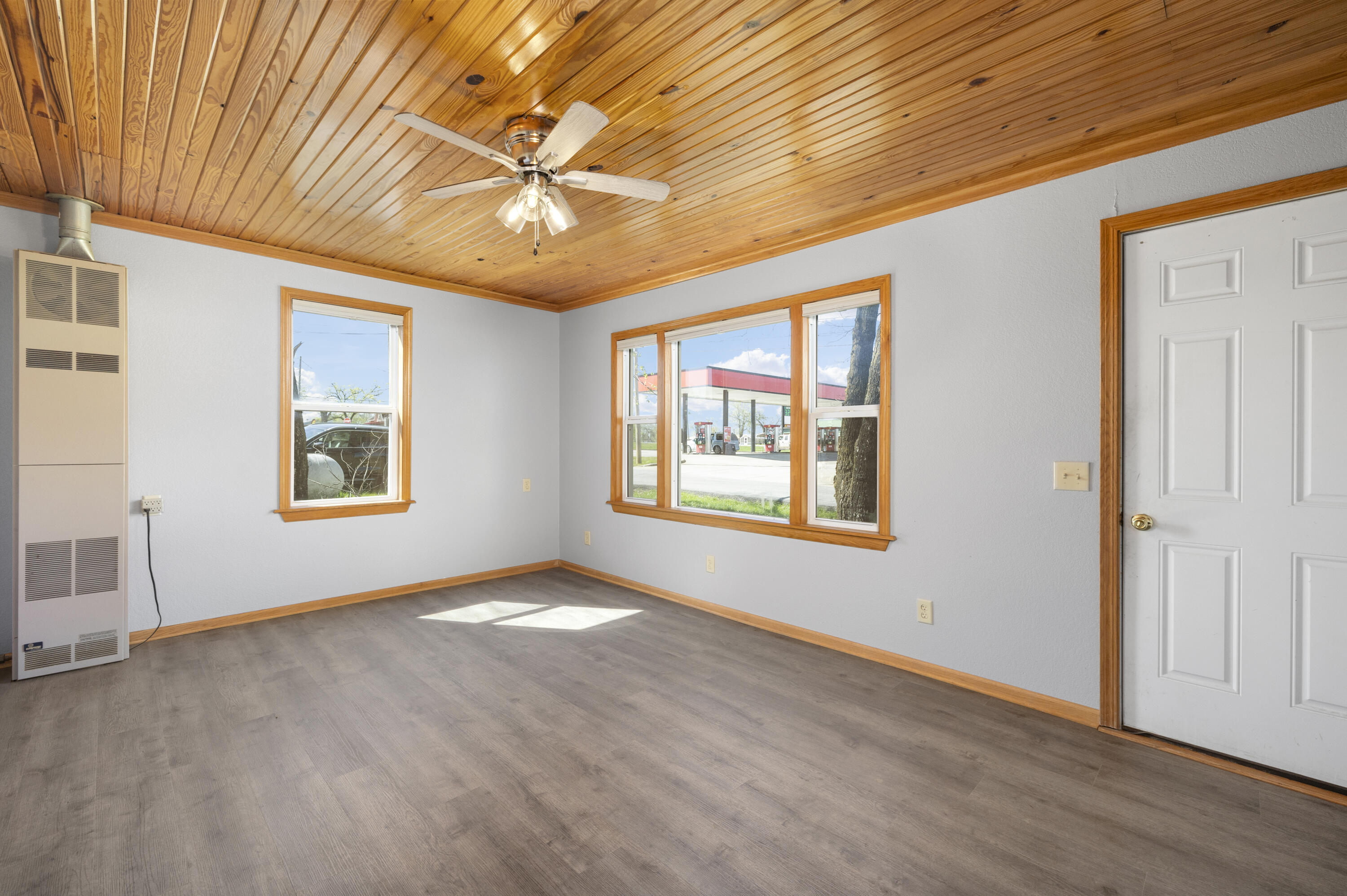 19060 4th Avenue Property Photo 4