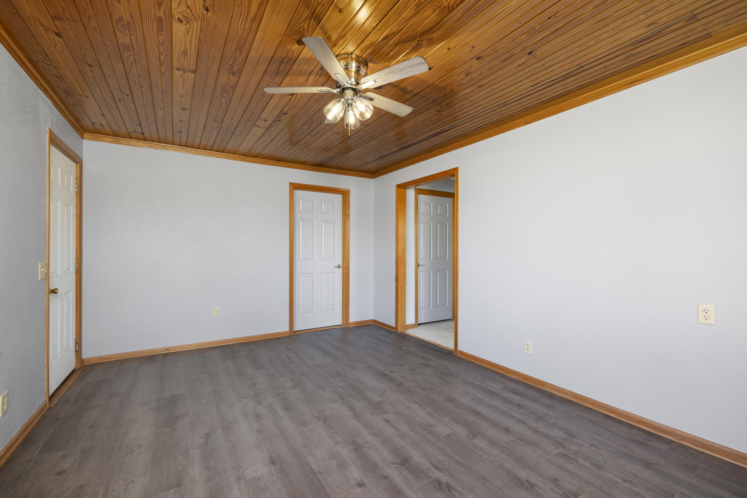 19060 4th Avenue Property Photo 5