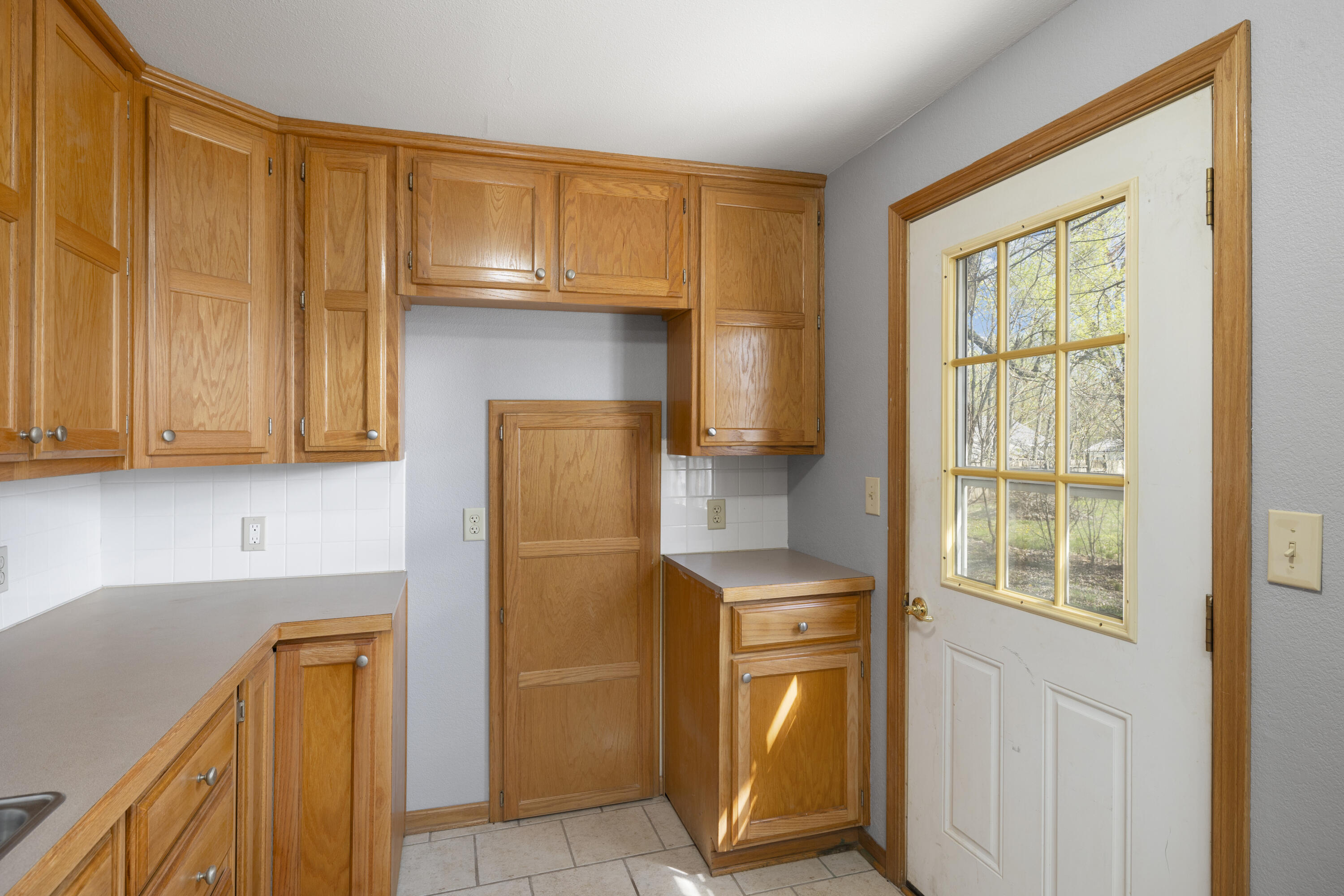 19060 4th Avenue Property Photo 8